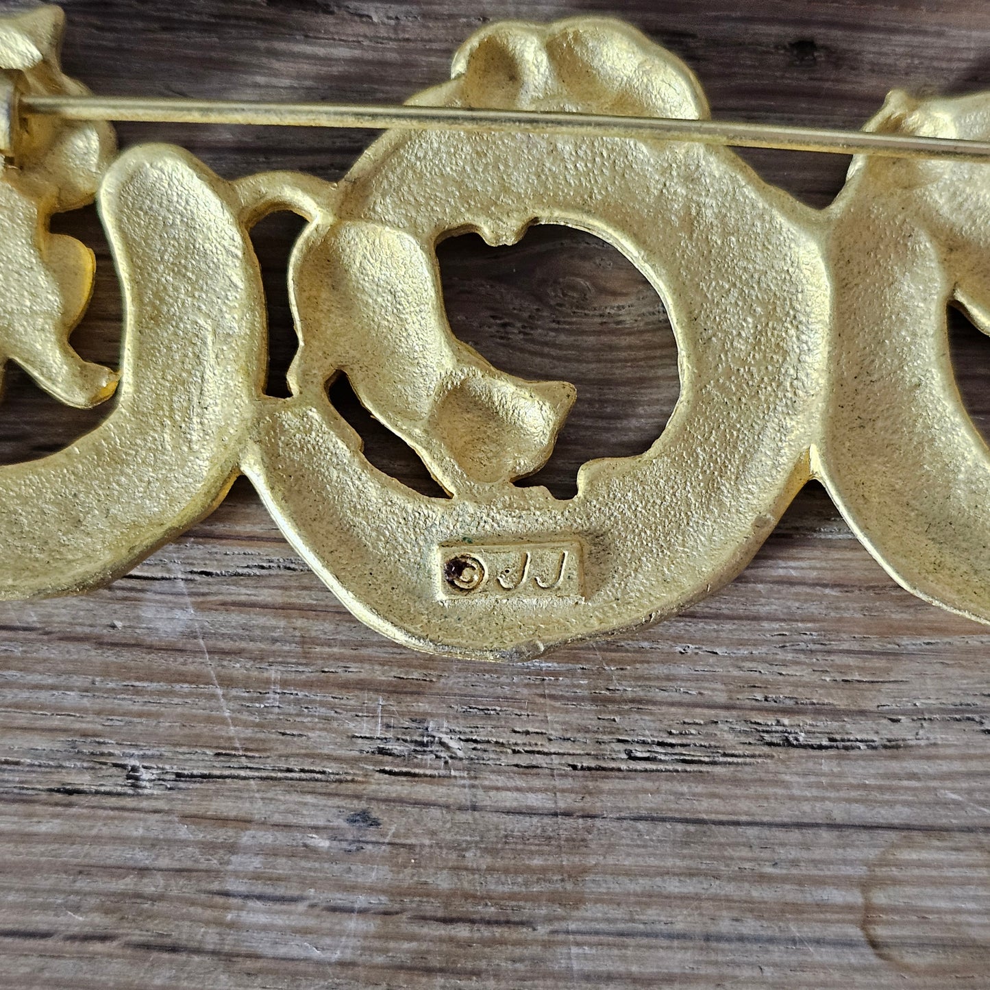 1970s JJ Jonette gold-tone climbing cats brooch
