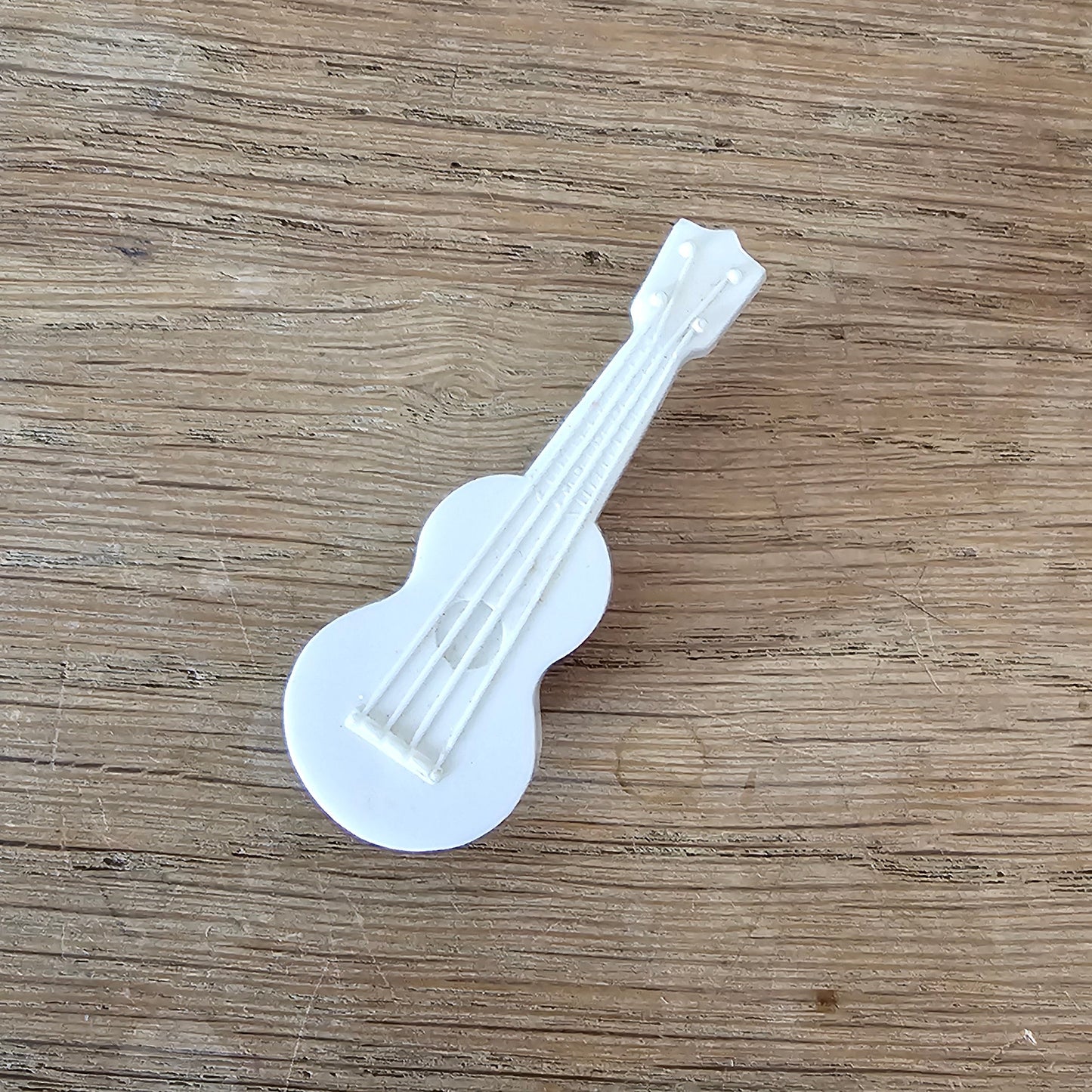 1930s/40s white moulded plastic guitar brooch