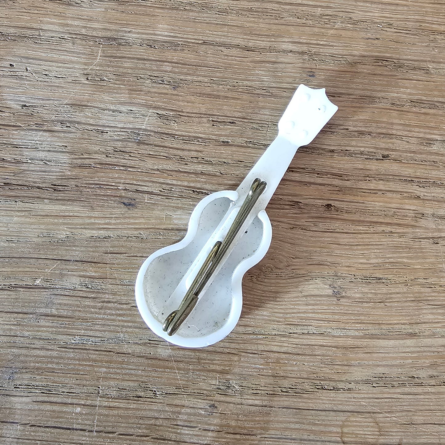 1930s/40s white moulded plastic guitar brooch
