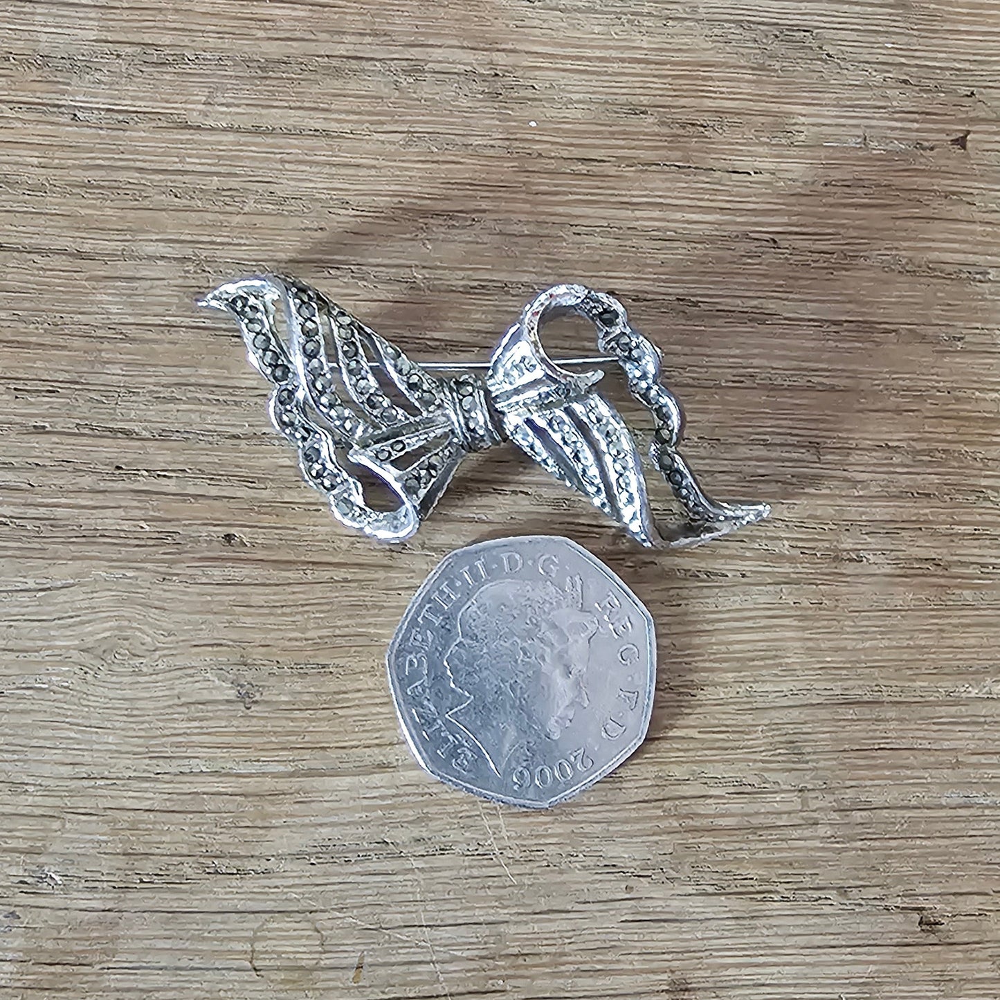 circa. 1950s silver-tone marcasite ribbon bow brooch