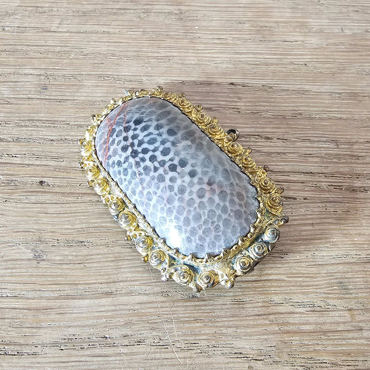 1940s Victorian-style fossil coral cabochon brooch pendant