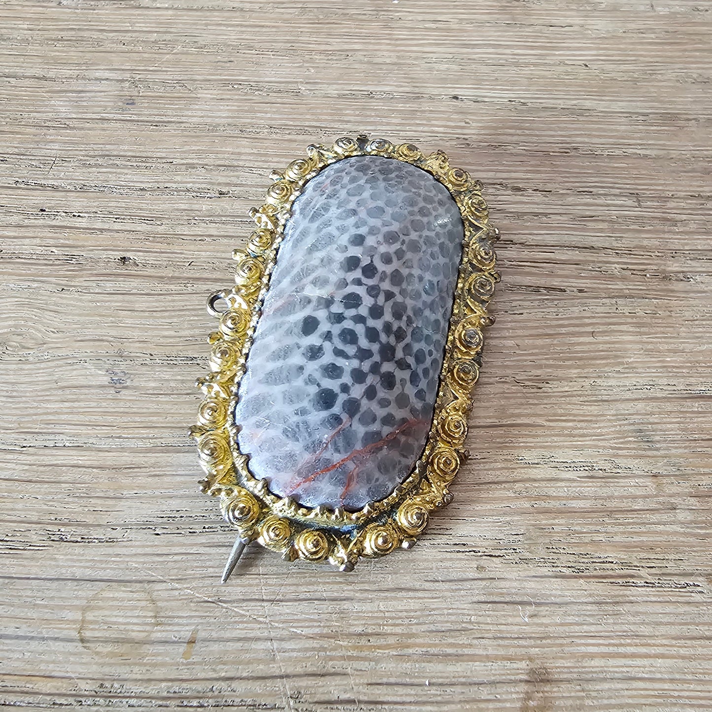1940s Victorian-style fossil coral cabochon brooch pendant