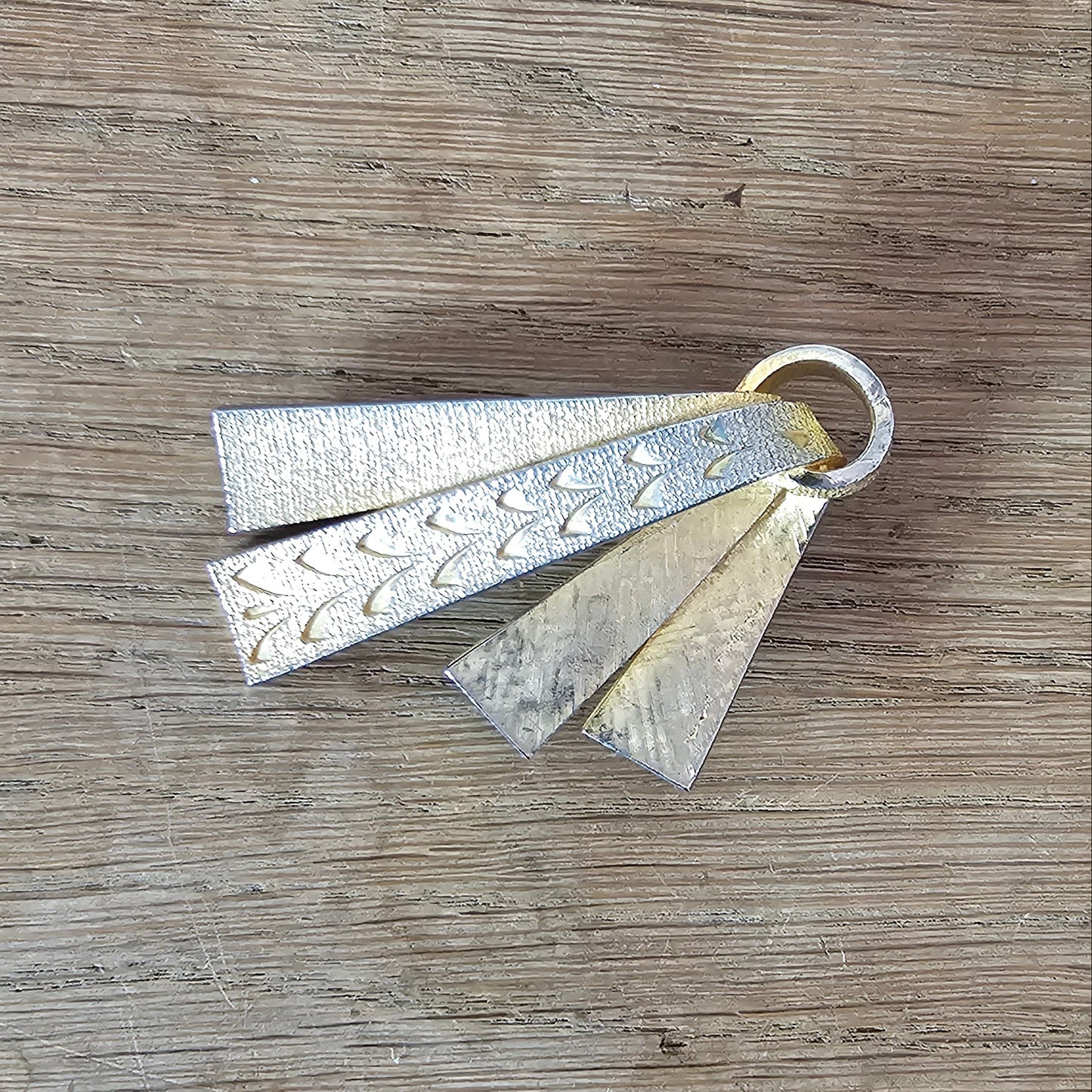 1960s Sphinx gold-tone engraved patterned ribbon brooch, stamped 1390