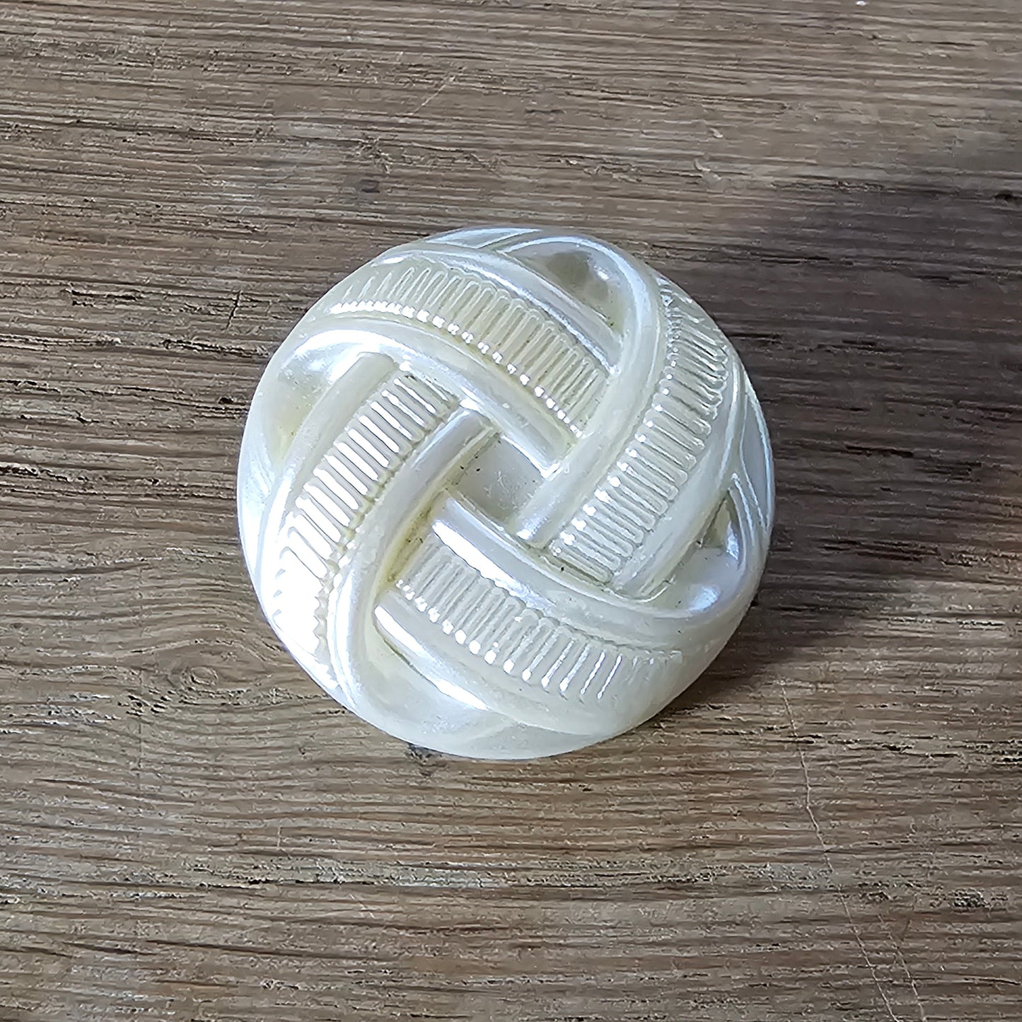 Home-made brooch using vintage plastic ivory coloured knot button
