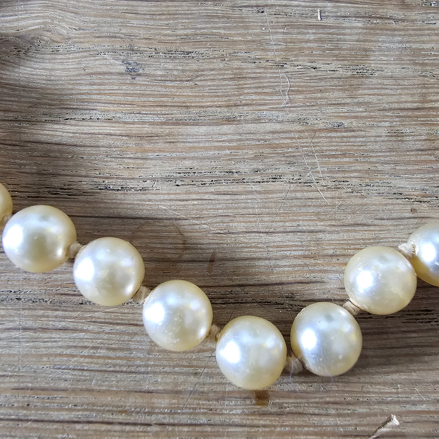 1950s/60s cream faux pearl glass bead necklace