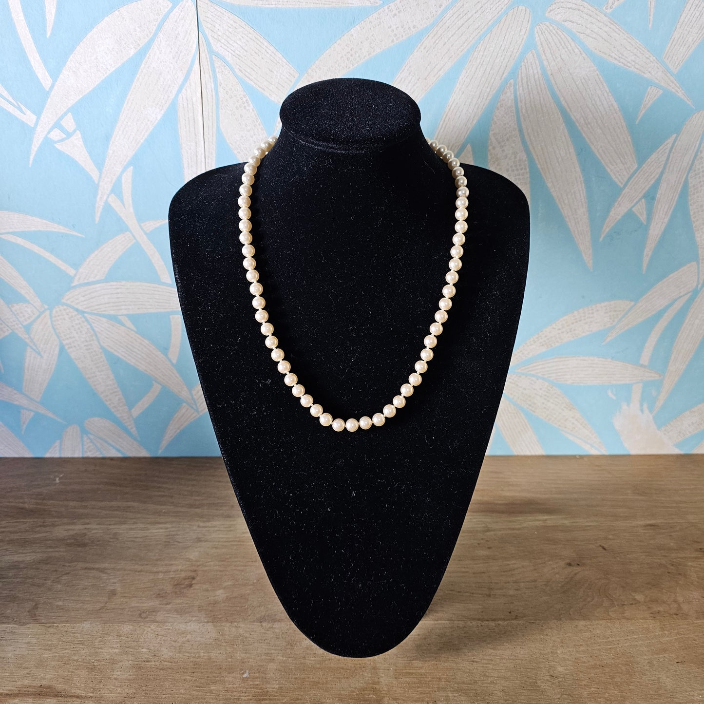 1980s faux pearl bead necklace with gold-tone extender chain