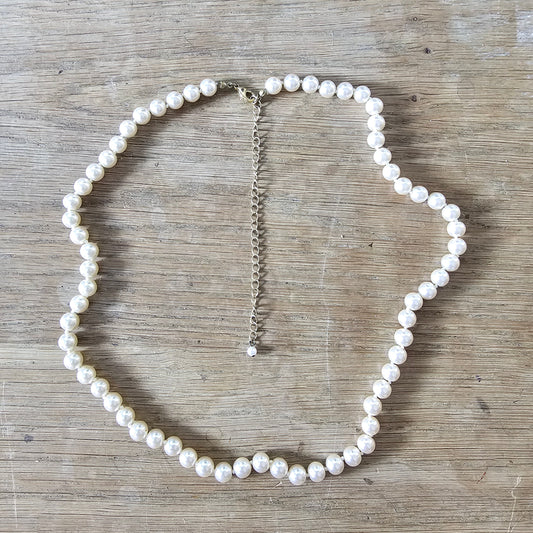 1980s faux pearl bead necklace with gold-tone extender chain