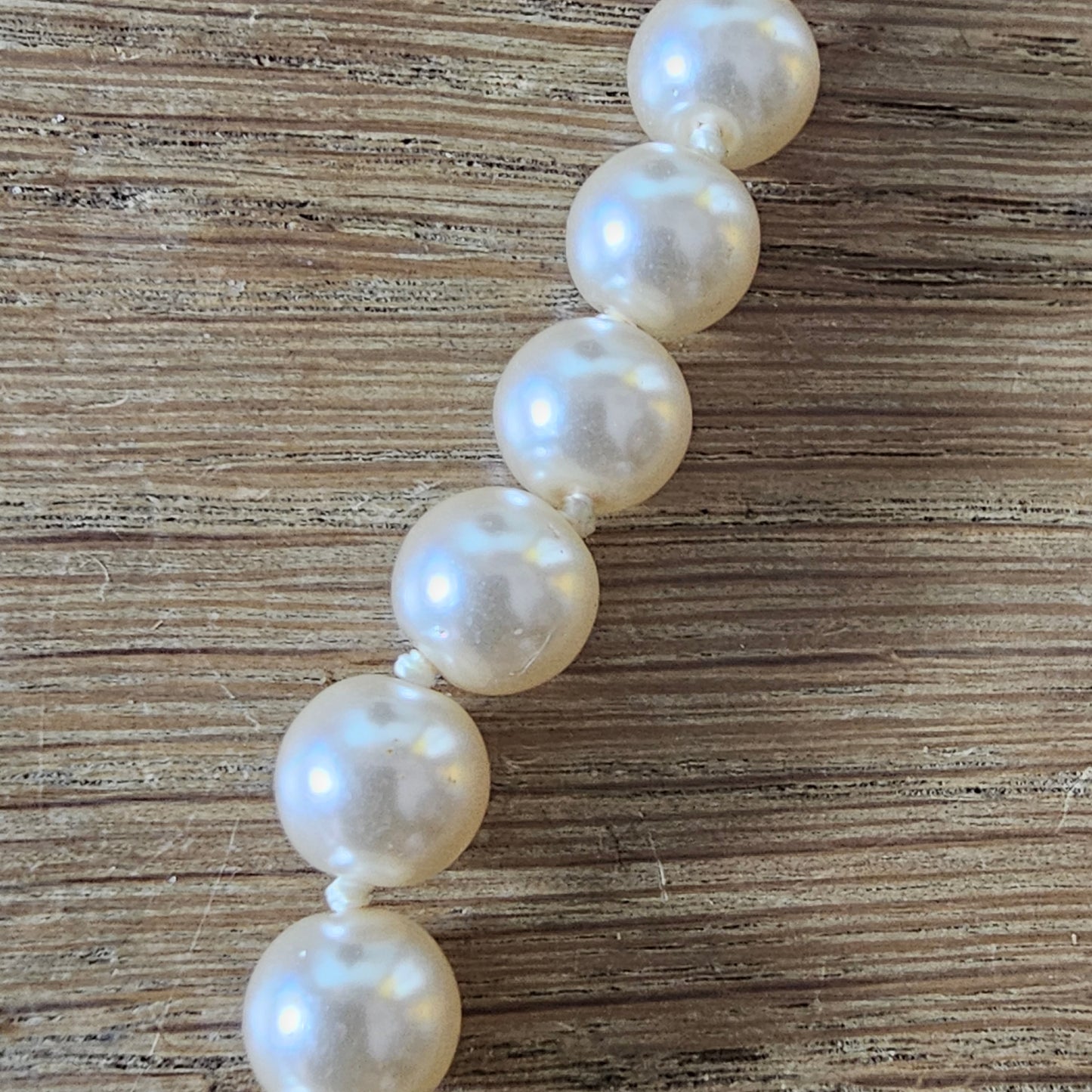 1980s faux pearl bead necklace with gold-tone extender chain