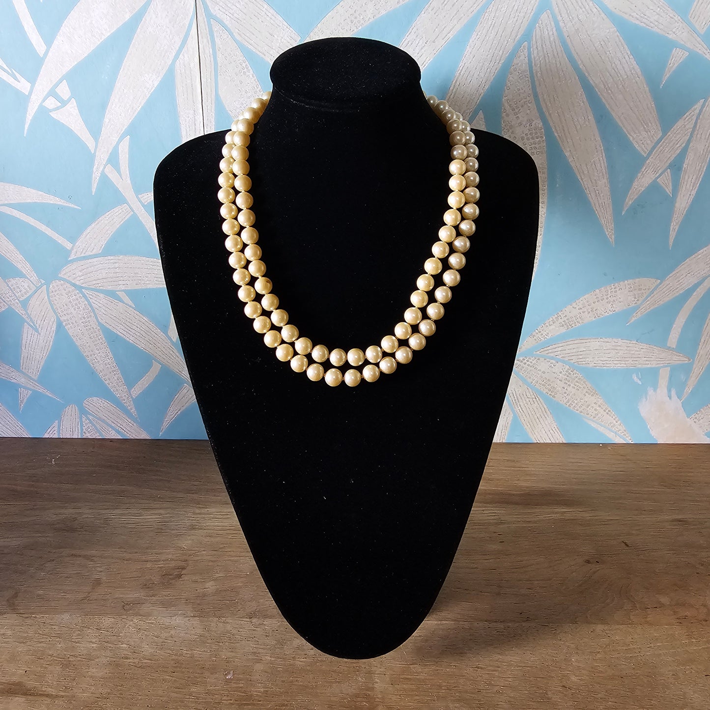 1950s/60s double strand faux pearl necklace with floral clasp