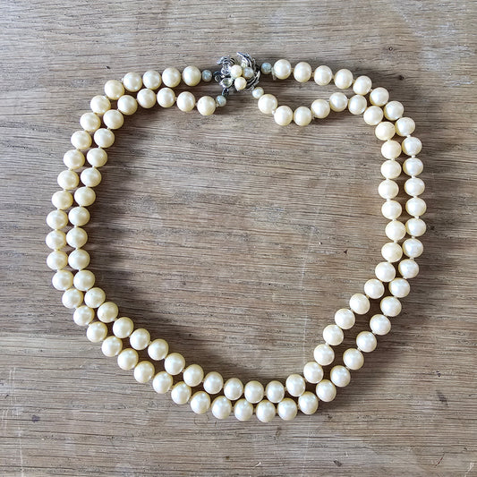 1950s/60s double strand faux pearl necklace with floral clasp
