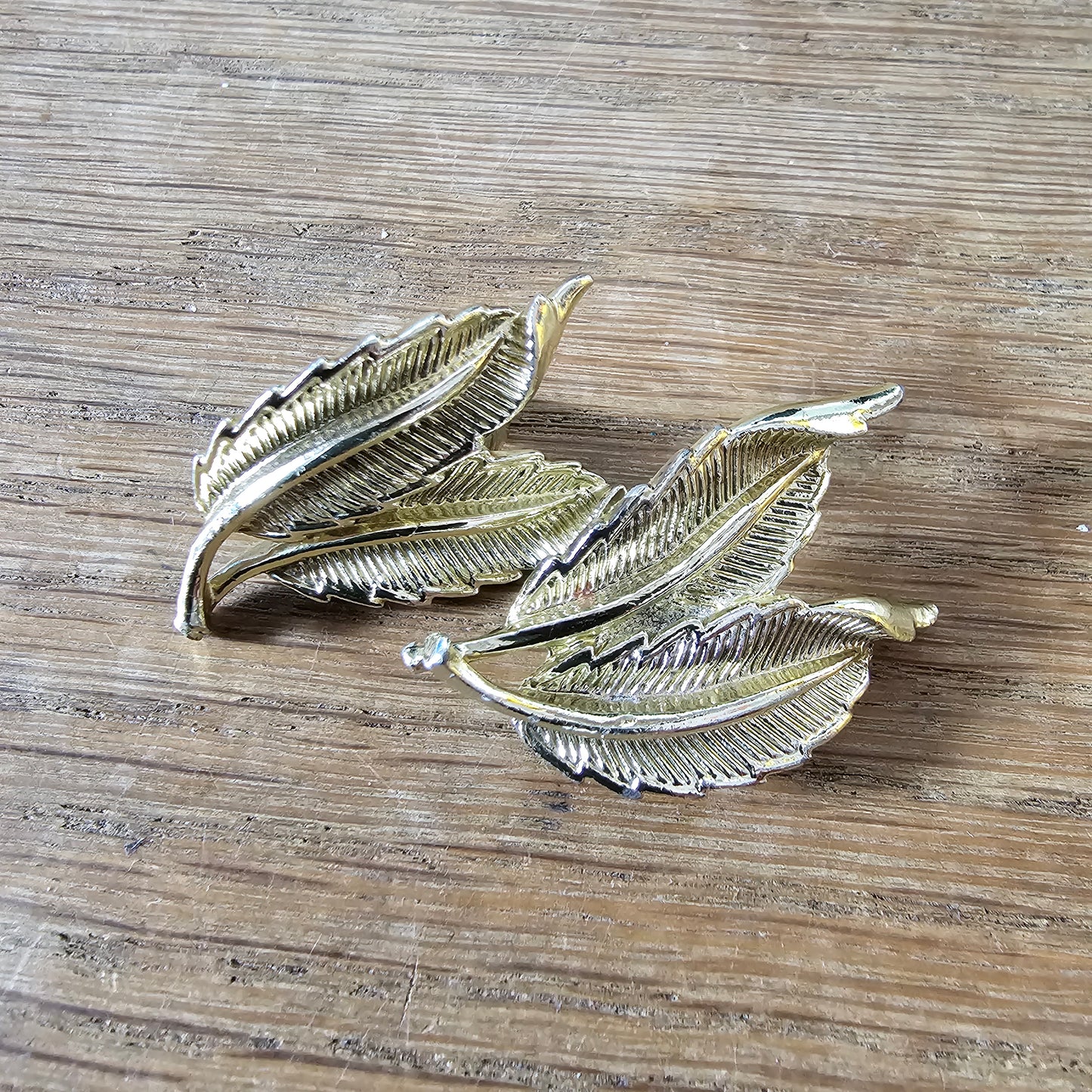 1960s Jewelcraft gold tone leaf clip on earrings