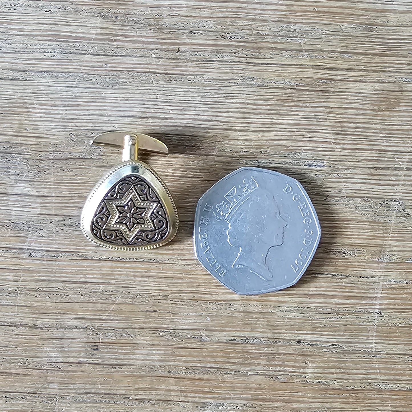 1960s/70s gold-tone & black enamel star motif cufflinks