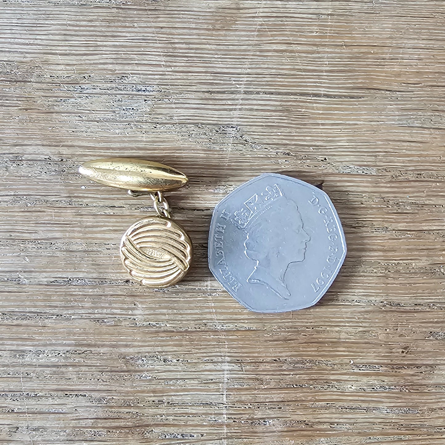 1960s/70s gold-tone yarn ball motif cufflinks