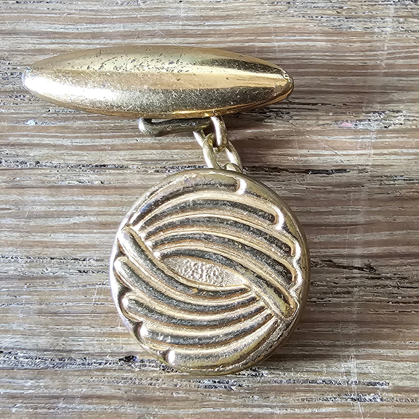 1960s/70s gold-tone yarn ball motif cufflinks