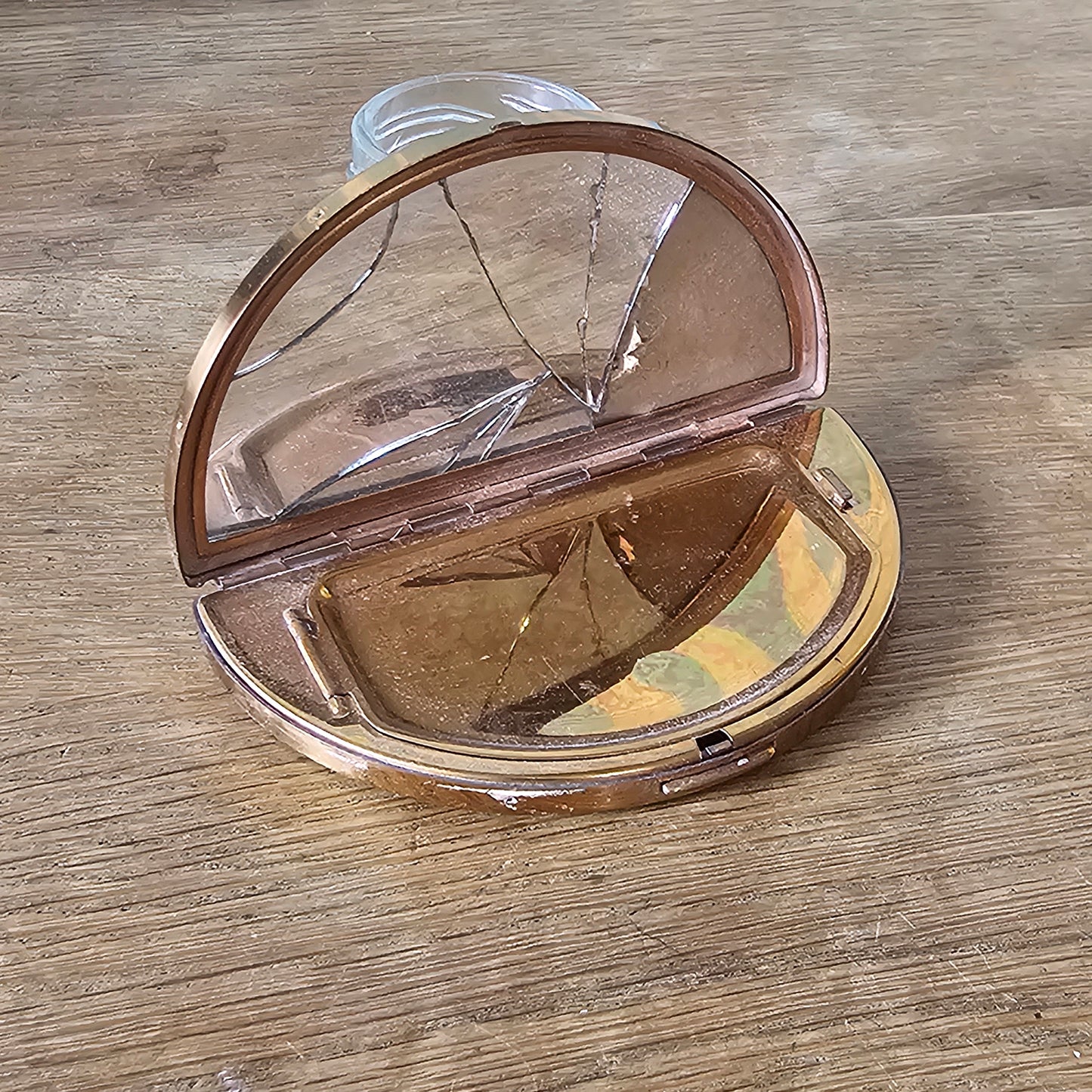 1930s/40s pale green guilloché enamel fan-shaped powder compact