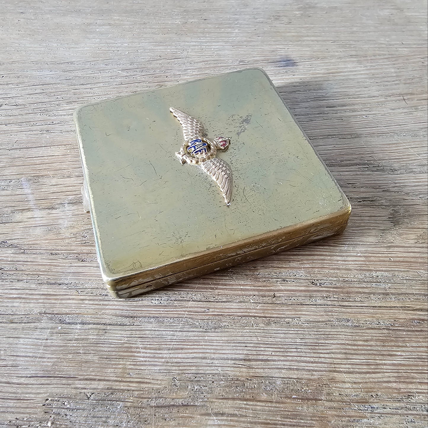 1950s RAF wings Vogue Vanité powder compact