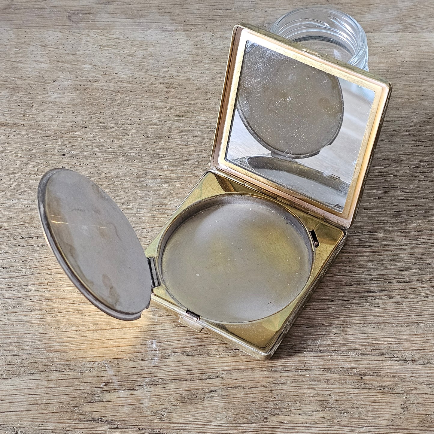 1950s RAF wings Vogue Vanité powder compact