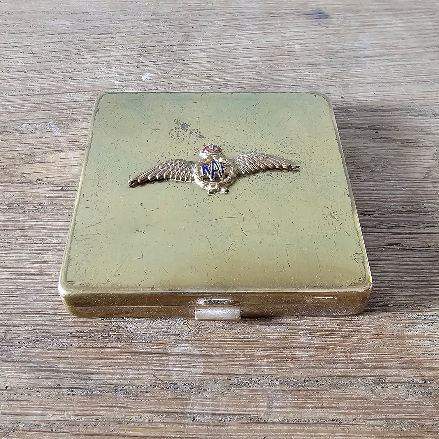 1950s RAF wings Vogue Vanité powder compact