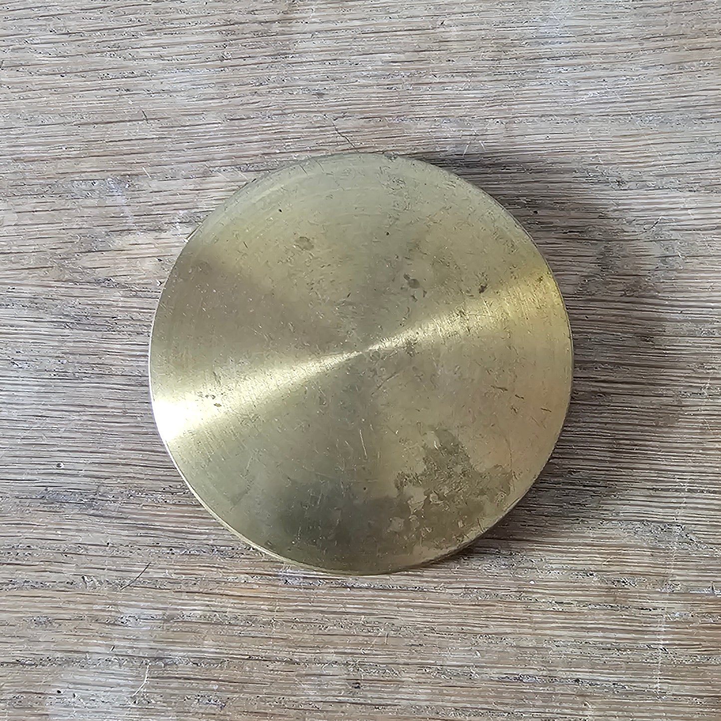1950s/60s gold-tone powder compact with geometric concentric design