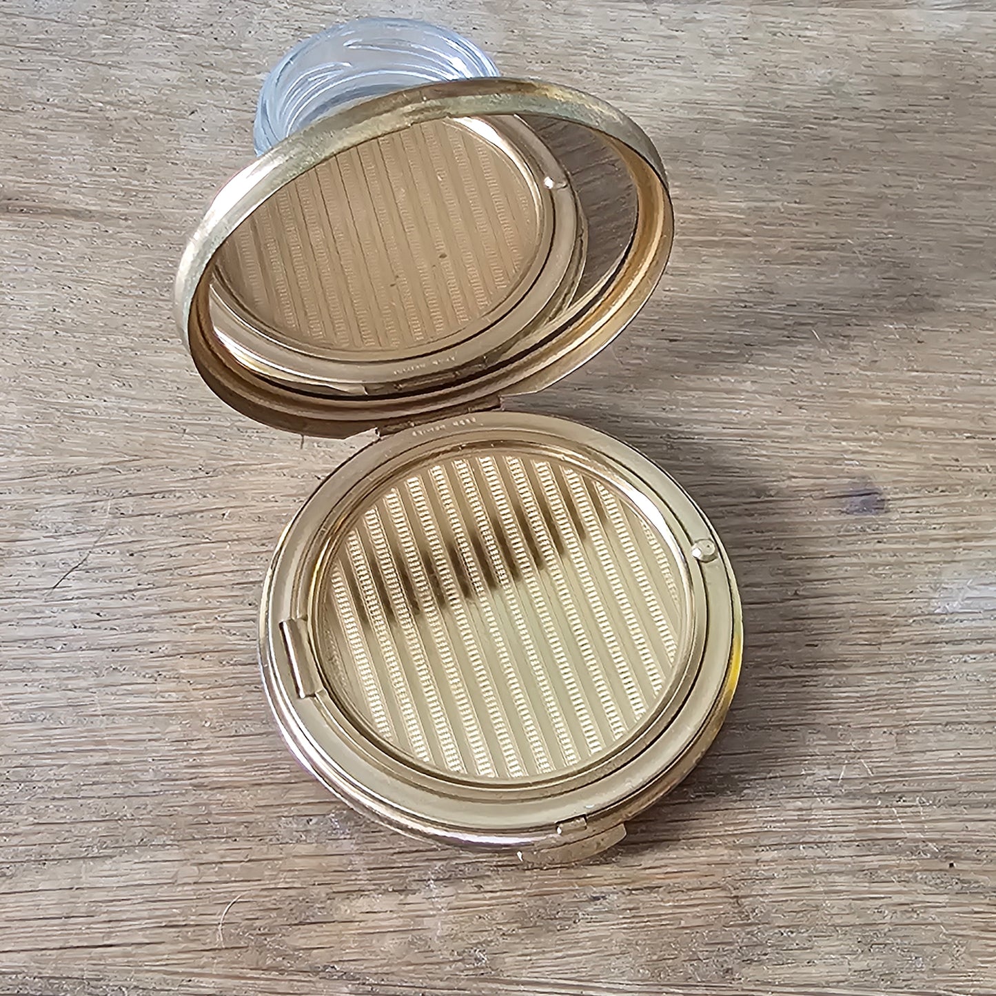 1950s/60s gold-tone flying ducks powder compact