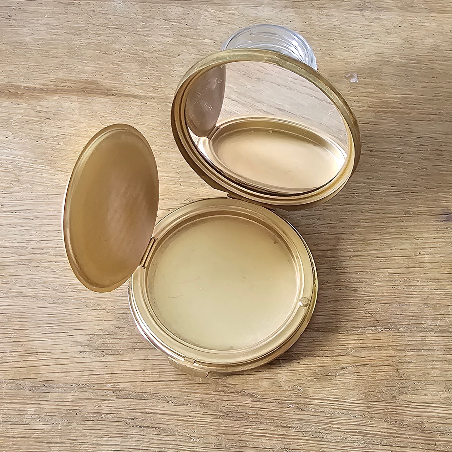 1950s/60s gold-tone flying ducks powder compact