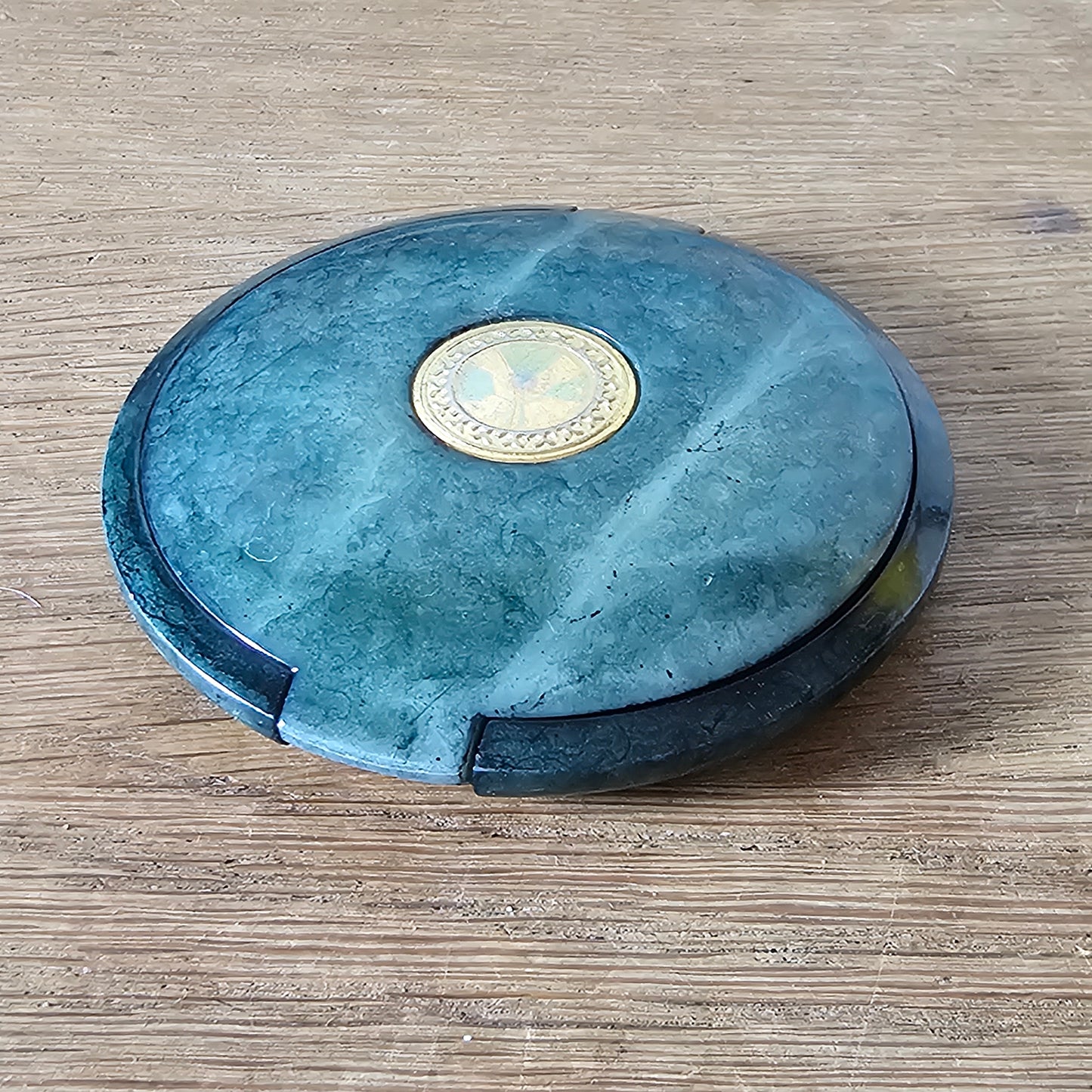 1950s green marbled-effect double mirror compact with gilt centre detail