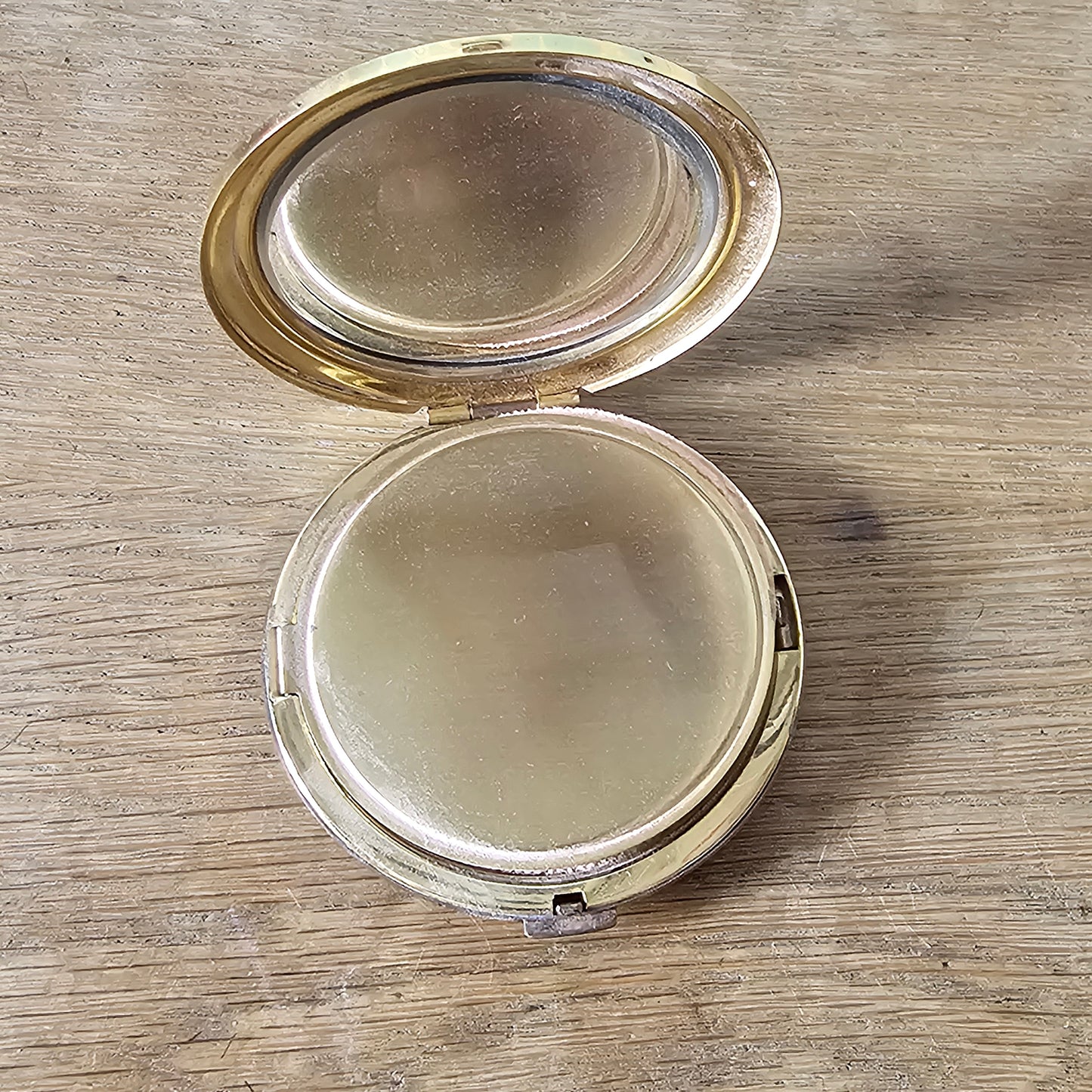 1950s gold-tone & Mother-of-Pearl Chinese rickshaw powder compact