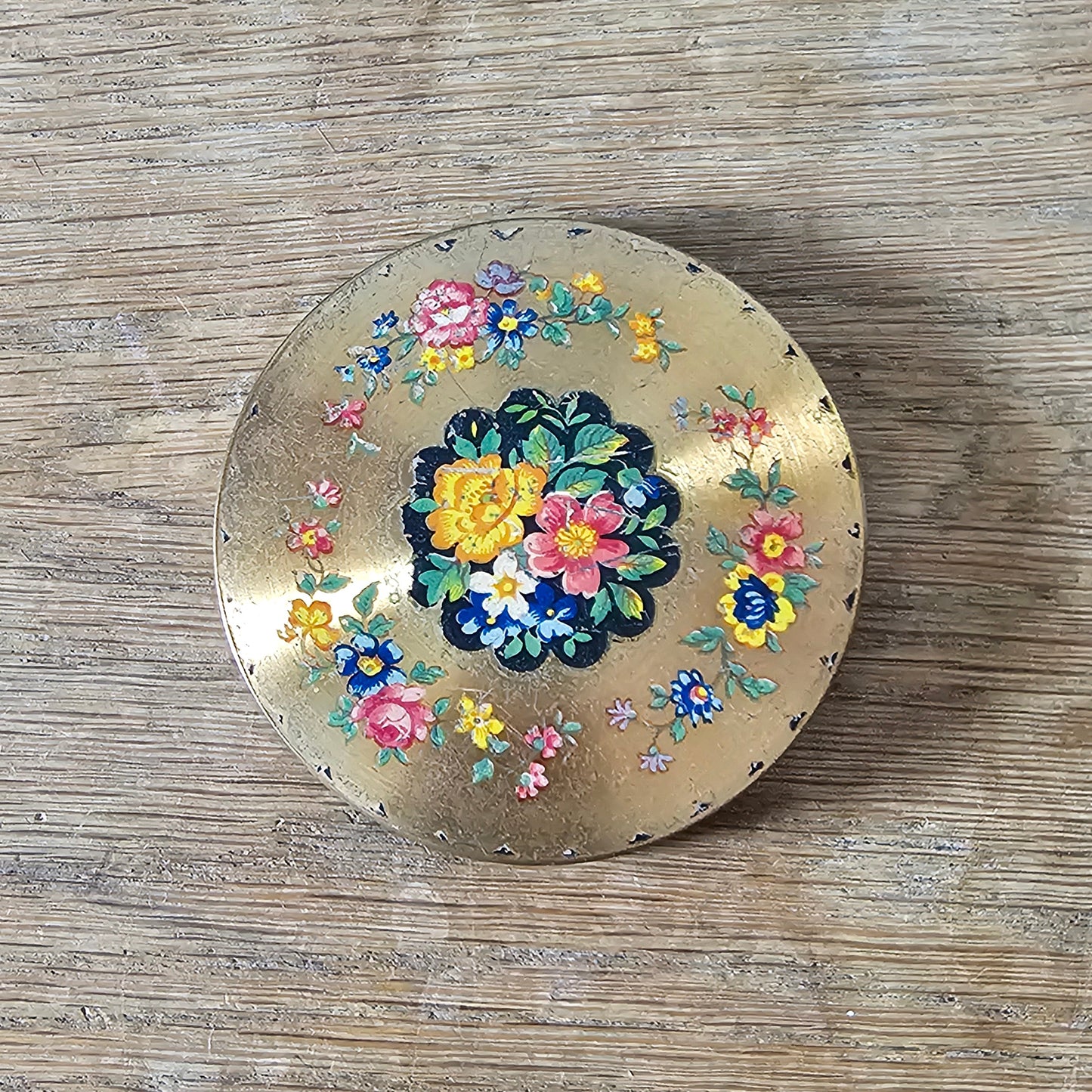 1950s gold-tone powder compact with floral transfer decoration