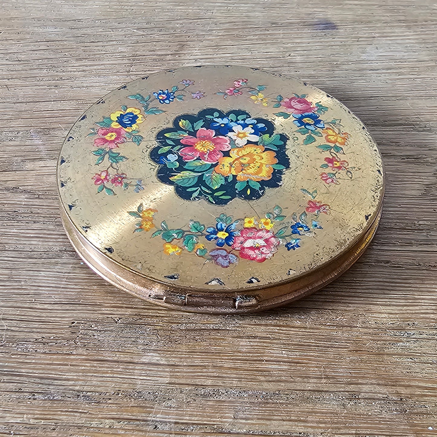 1950s gold-tone powder compact with floral transfer decoration