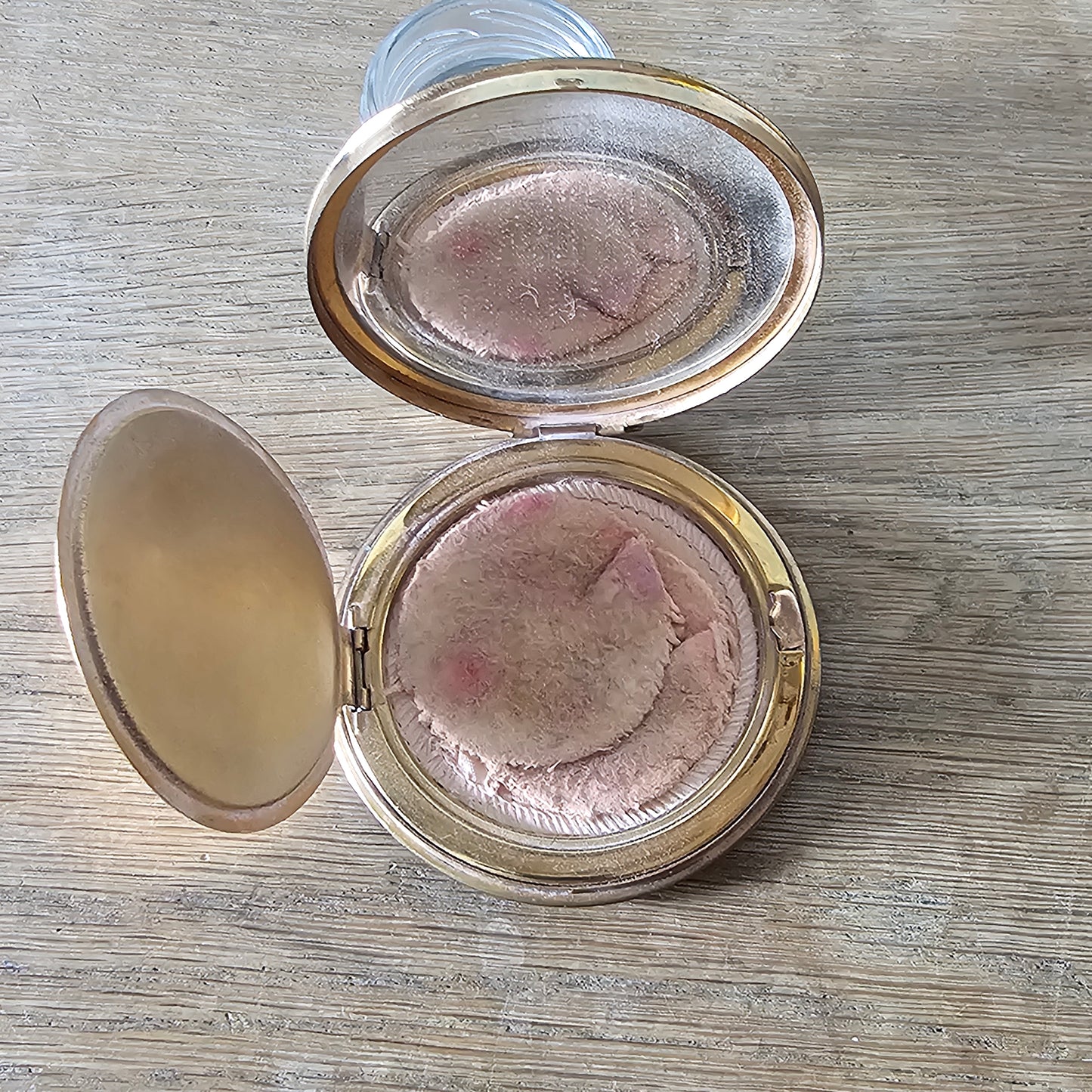 1950s gold-tone powder compact with floral transfer decoration