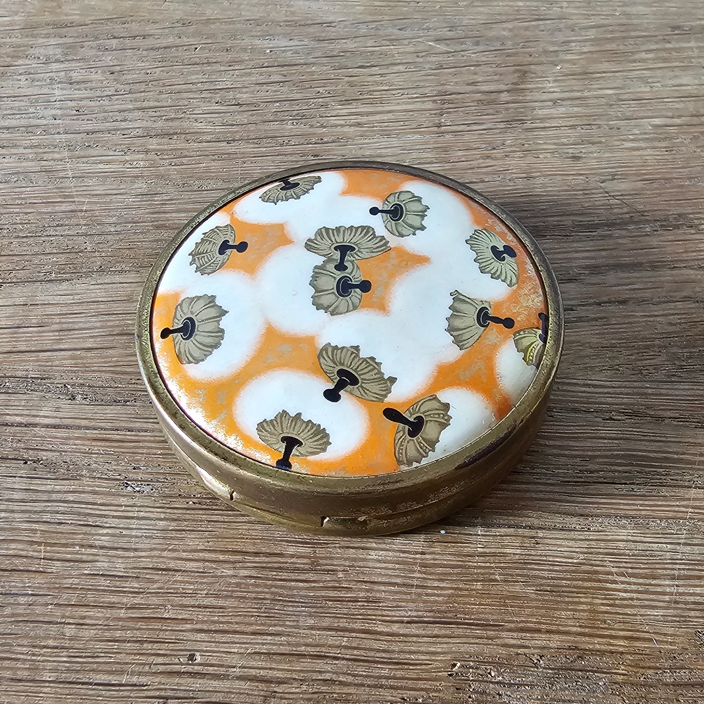Rare 1950s Coty Paris Lalique powder puff motif compact