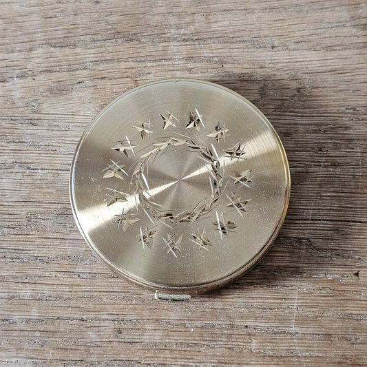 1950s Margaret Rose gold-tone powder compact with engraved starburst design