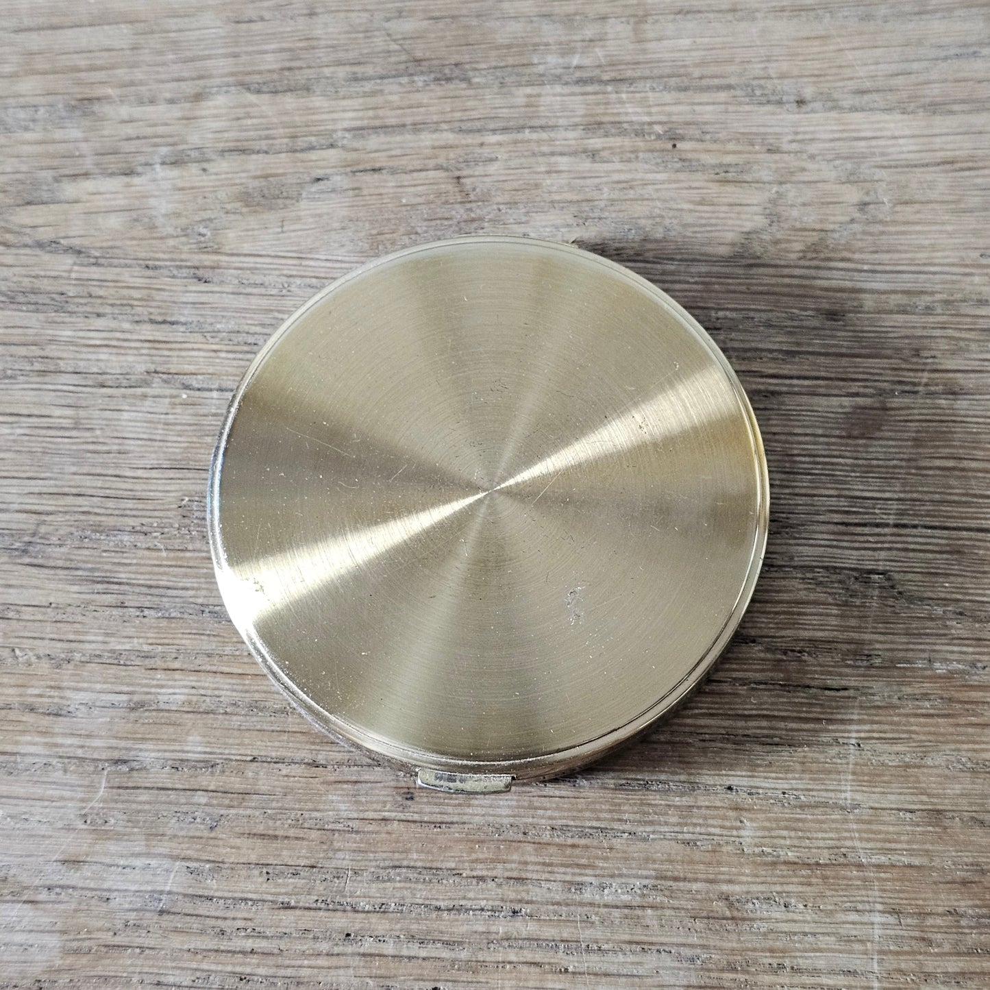1950s Margaret Rose gold-tone powder compact with engraved starburst design