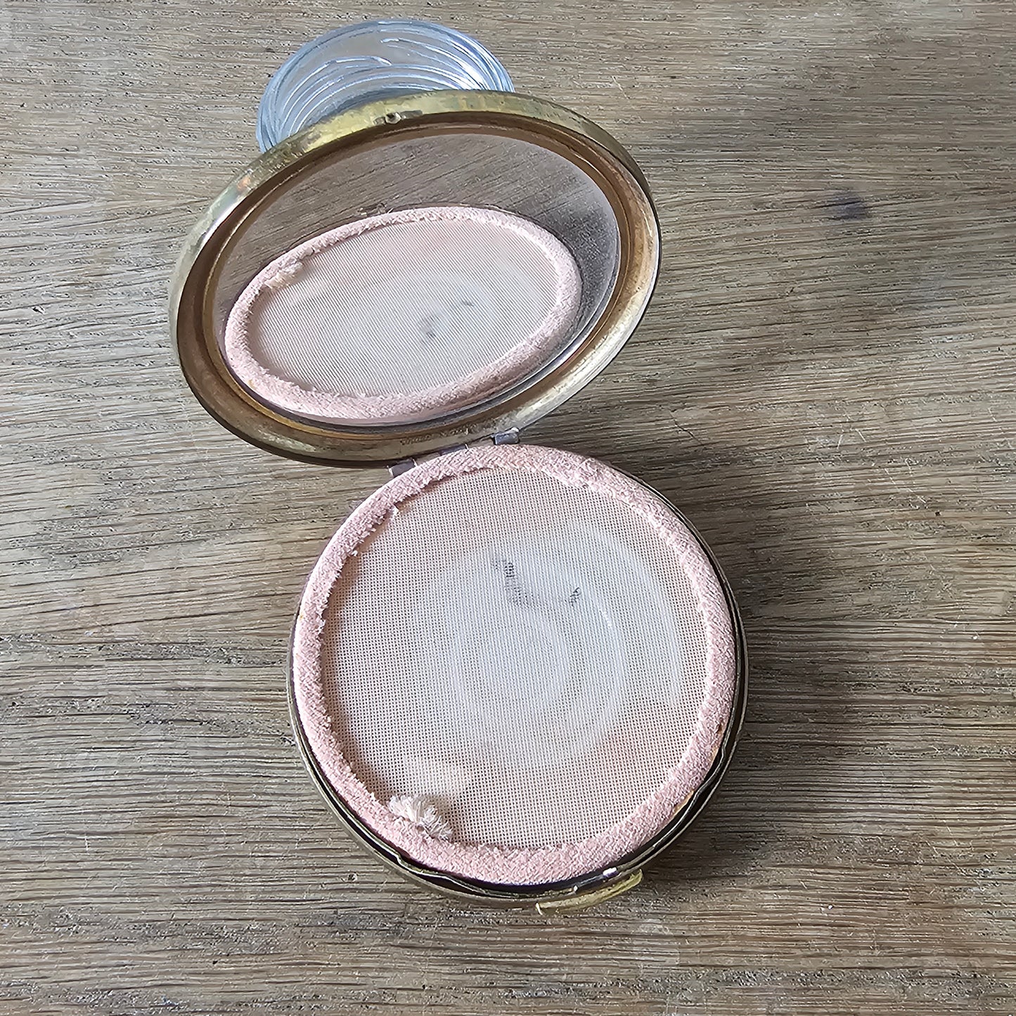 1950s gold-tone powder compact with deer silhouette design