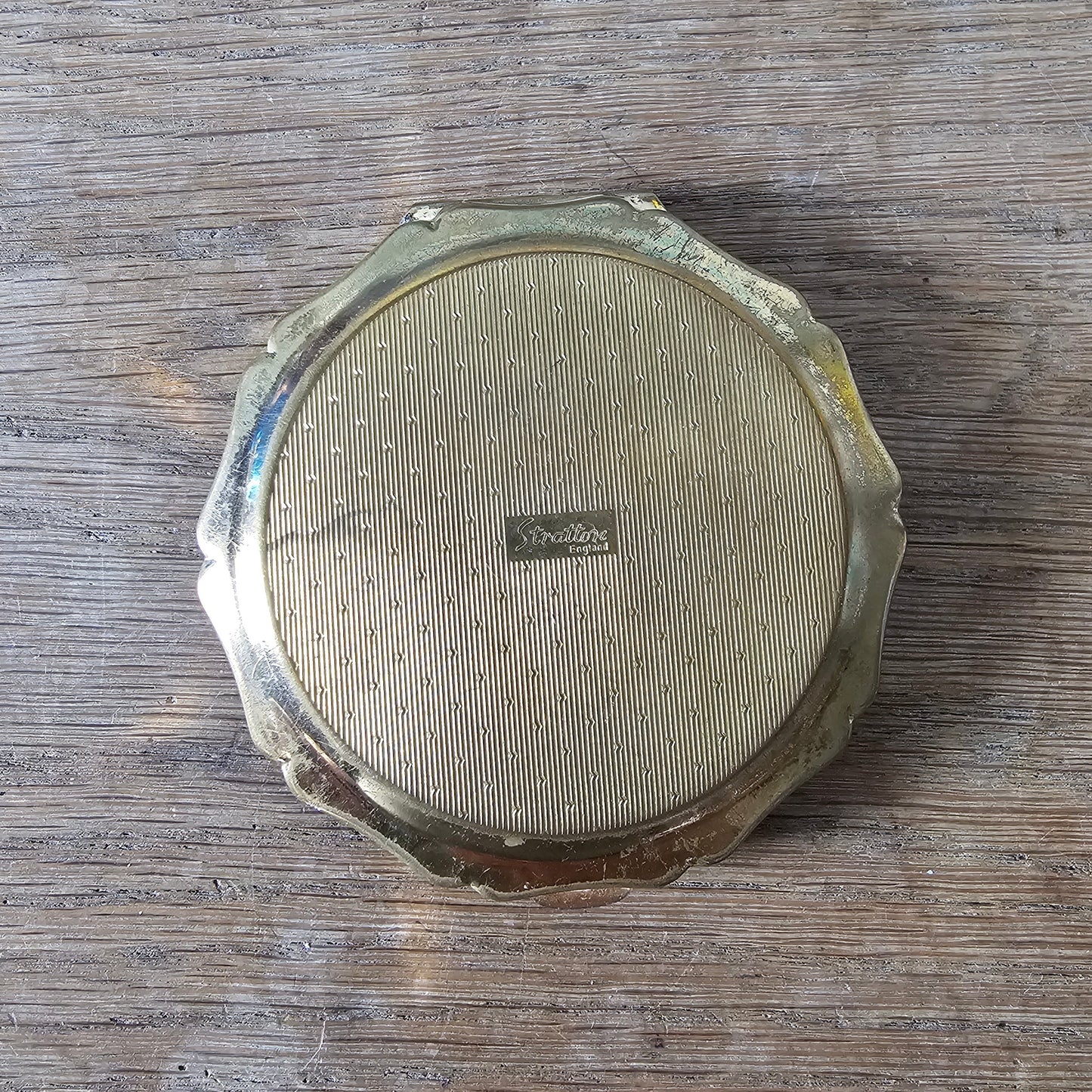 1950s/60s Stratton marbled jade green compact with gold woven circlet design