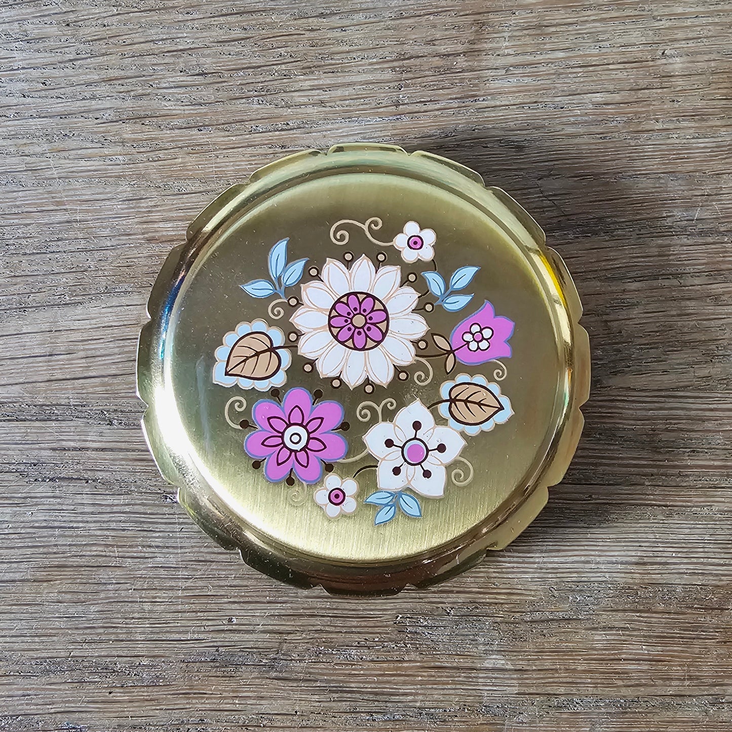 1960s unused Mascot gold-tone floral powder compact