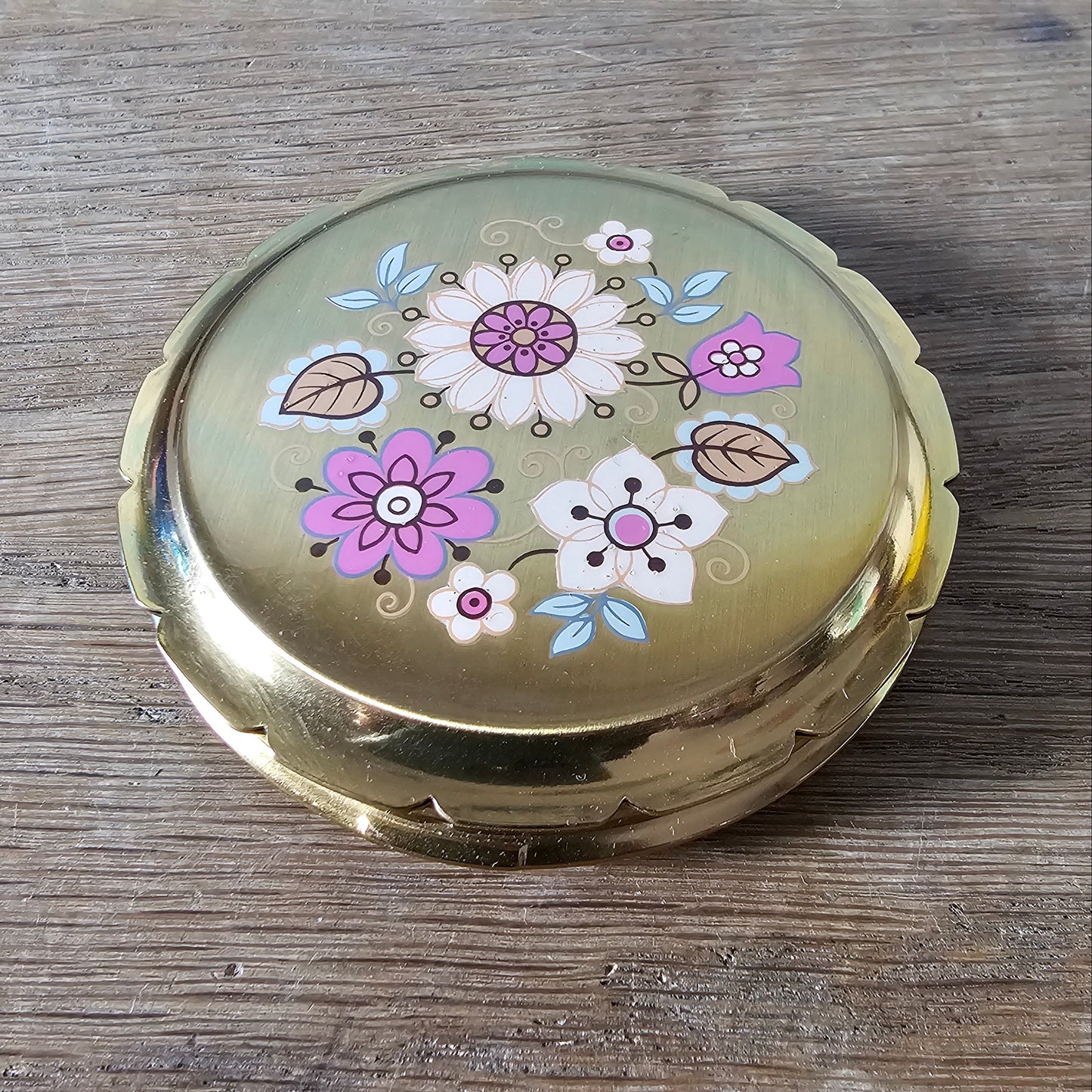 1960s unused Mascot gold-tone floral powder compact