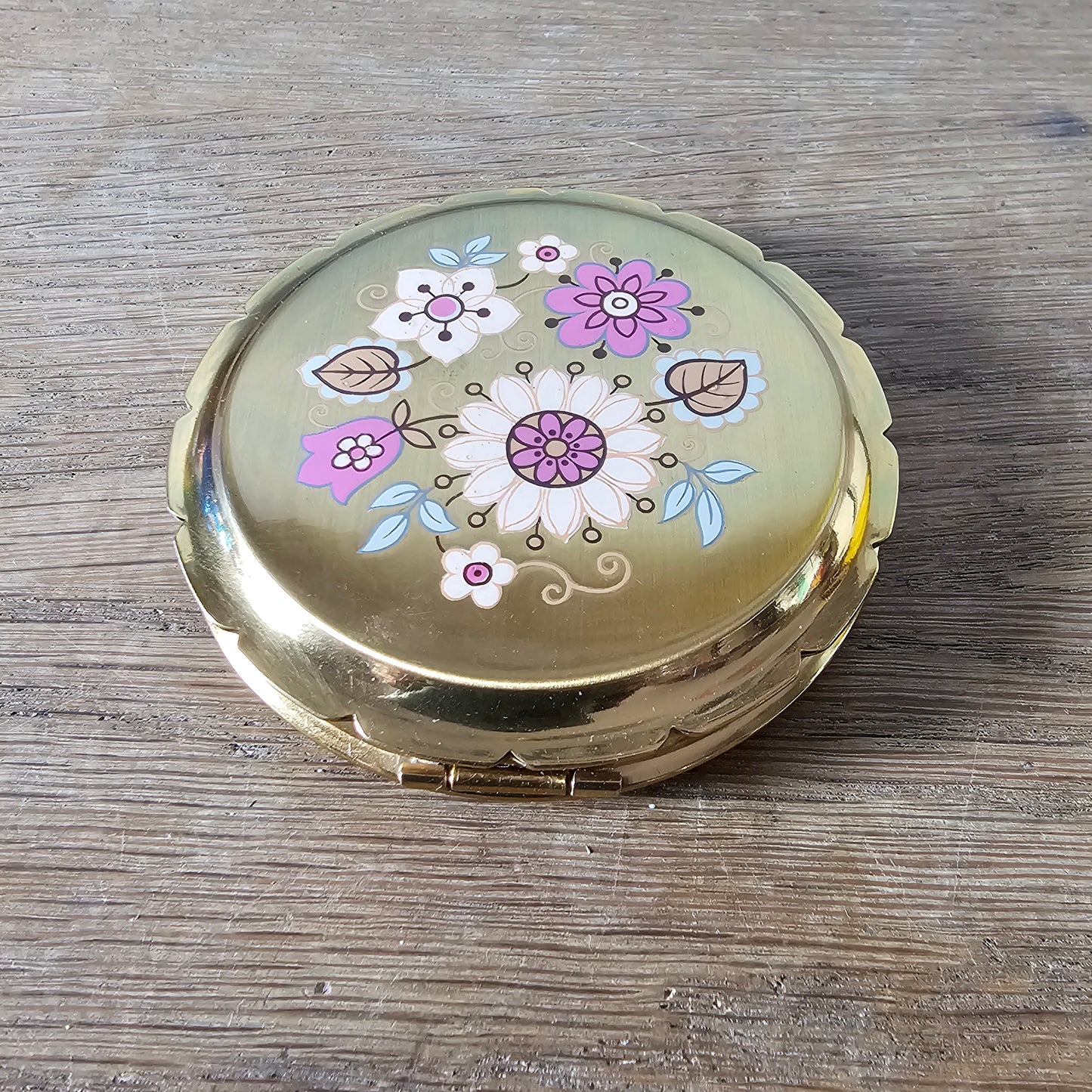 1960s unused Mascot gold-tone floral powder compact