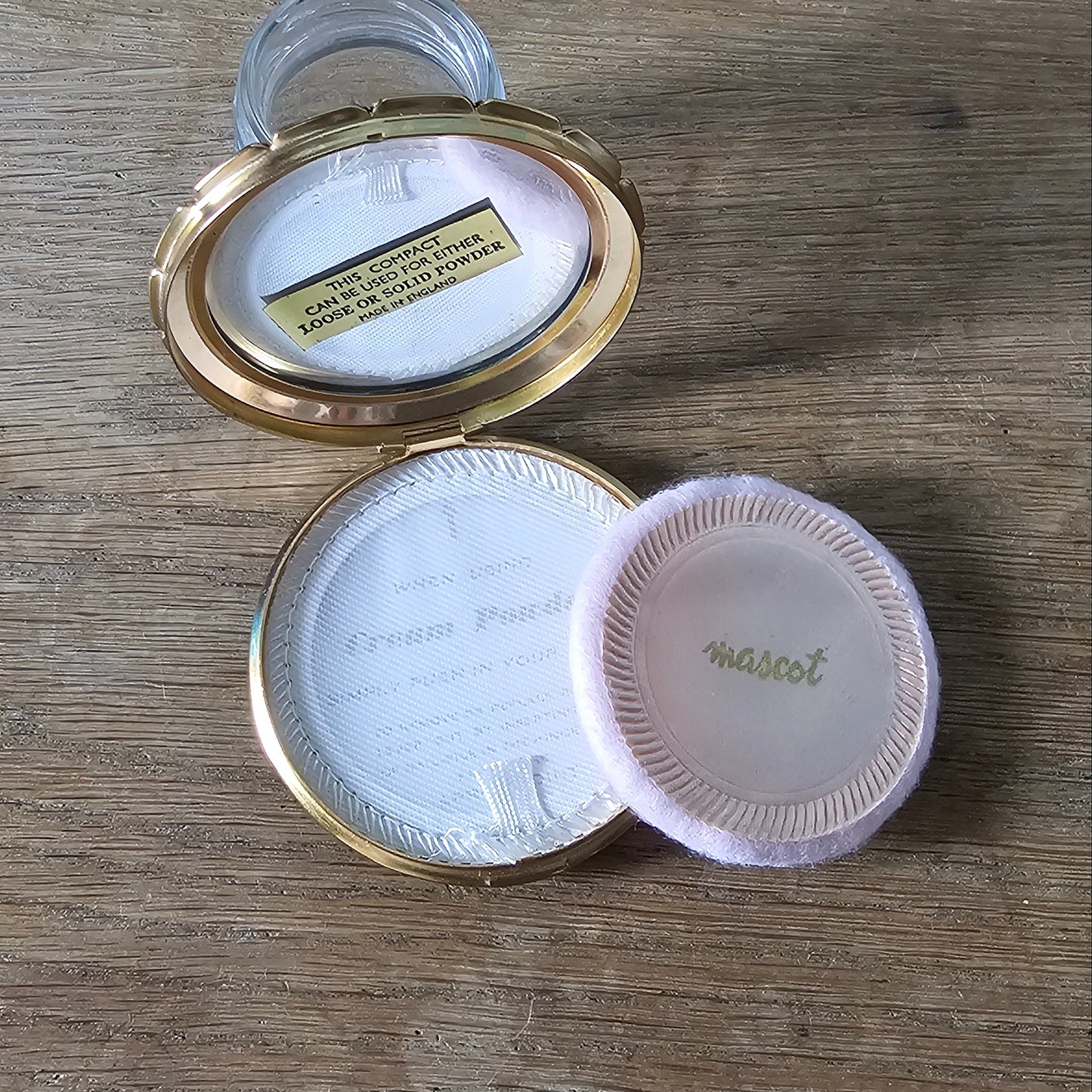 1960s unused Mascot gold-tone floral powder compact