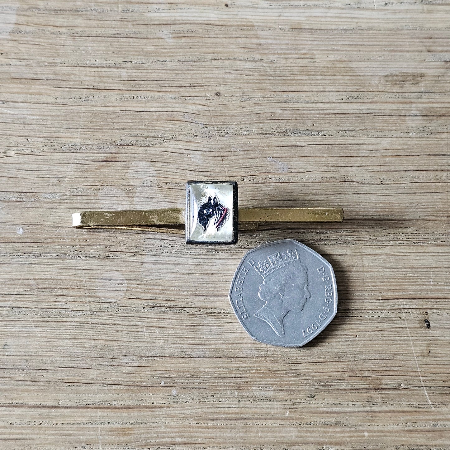 1950s gold-tone Scottish terrier intaglio tie clip