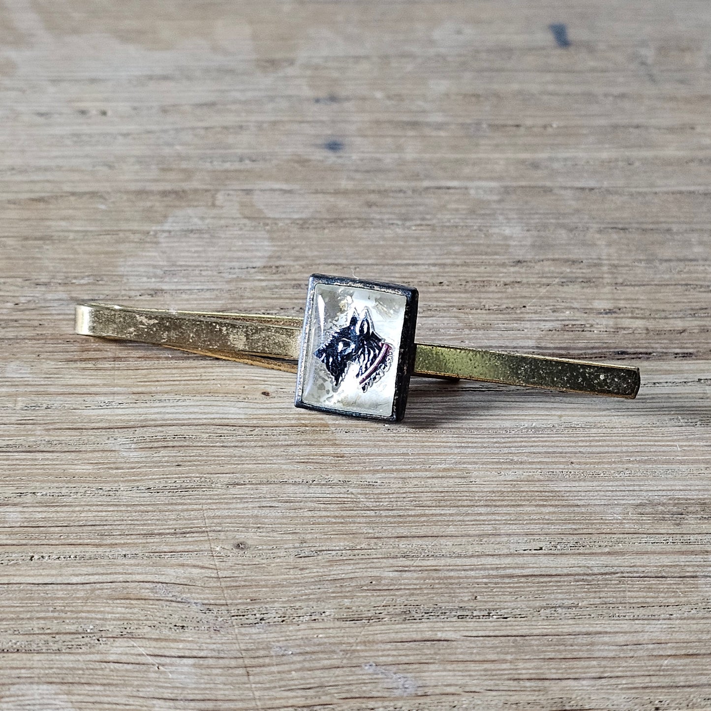 1950s gold-tone Scottish terrier intaglio tie clip