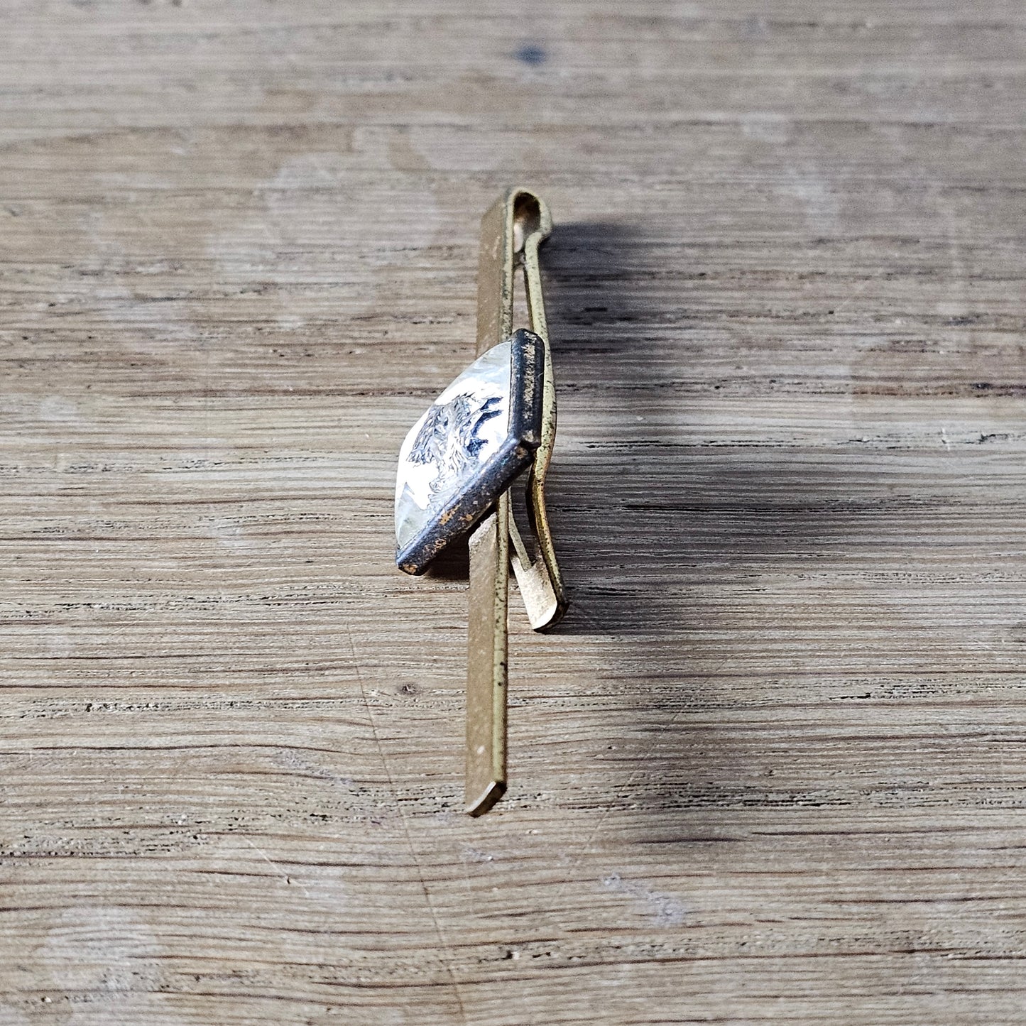 1950s gold-tone Scottish terrier intaglio tie clip