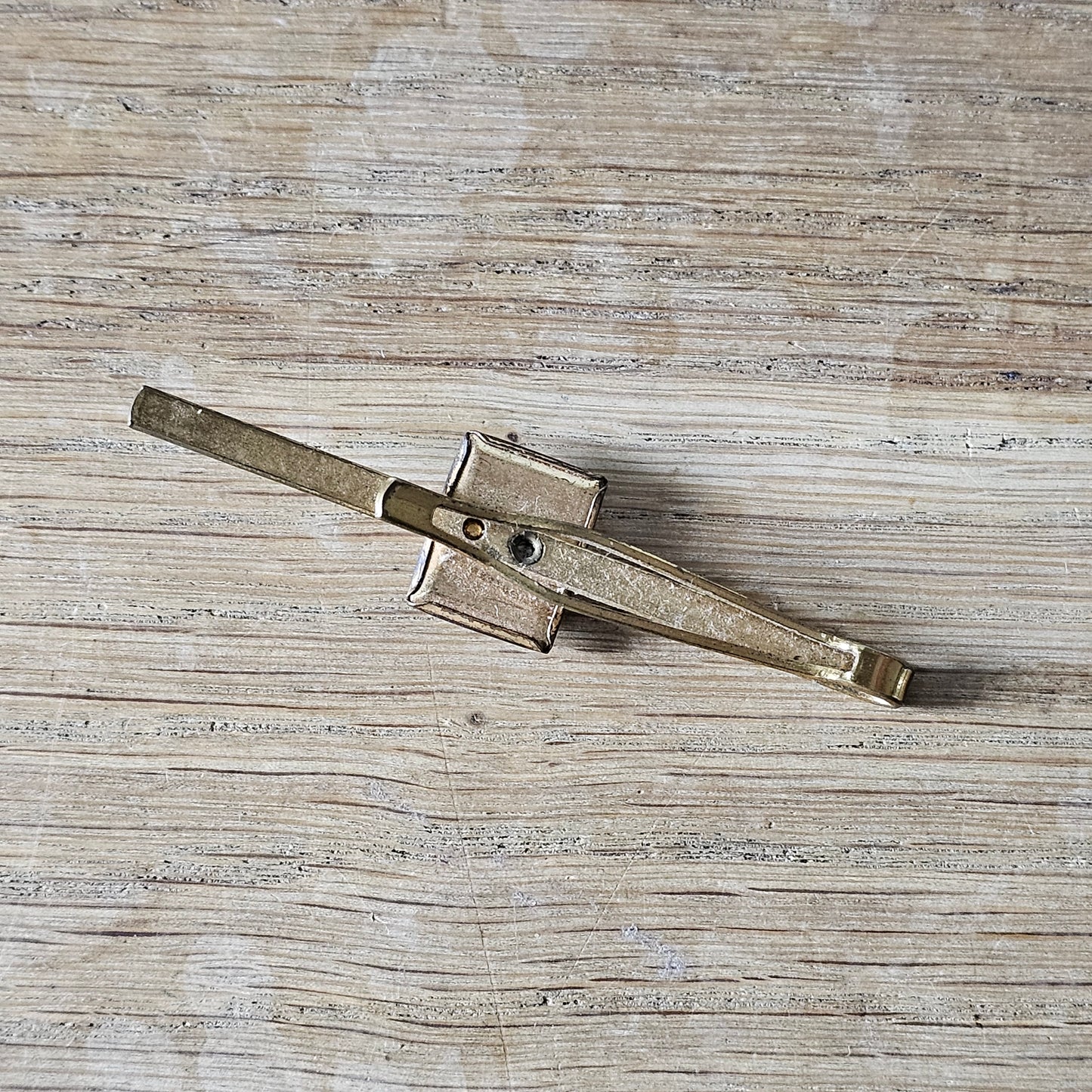 1950s gold-tone Scottish terrier intaglio tie clip