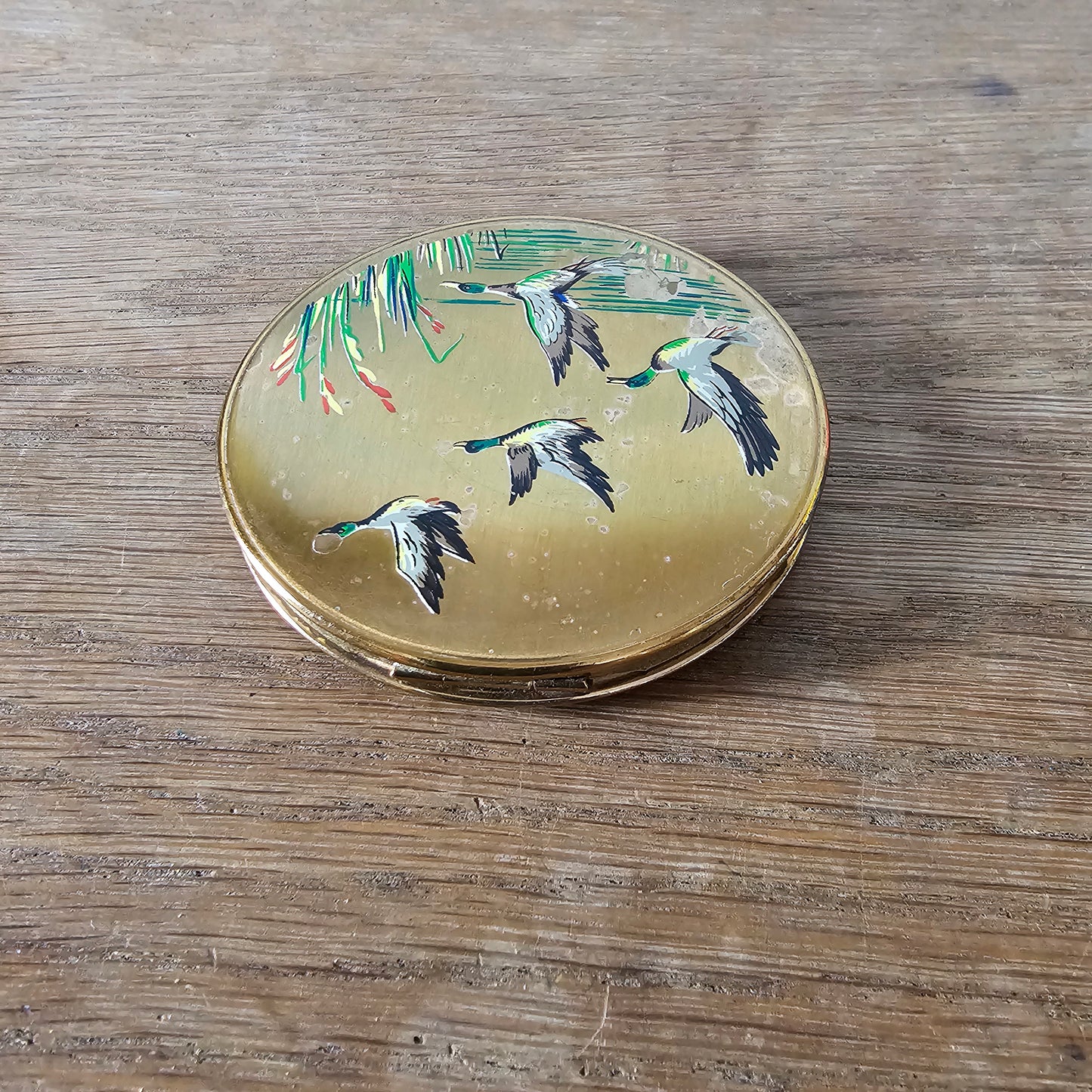 1950s/60s gold-tone flying ducks powder compact