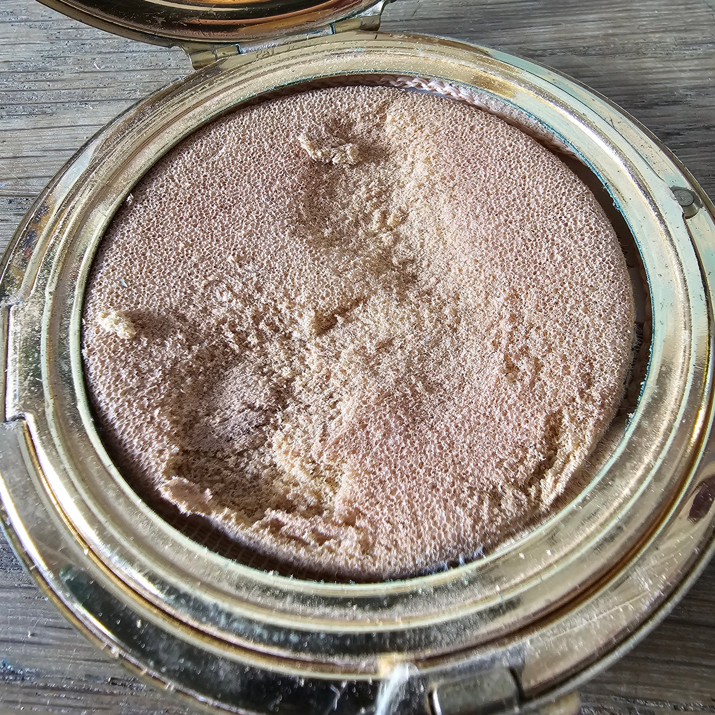 1950s Stratton flying ducks gold-tone powder compact