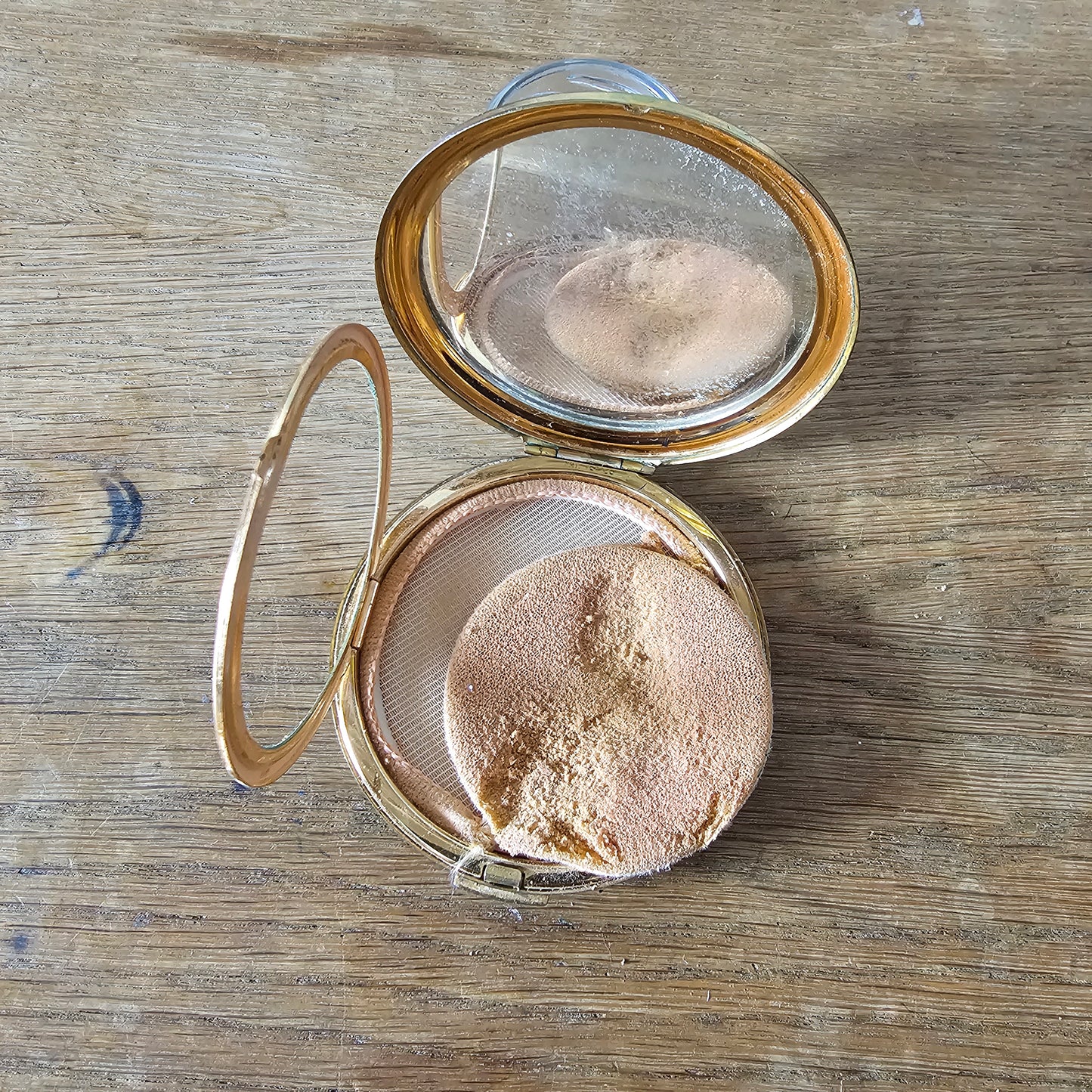 1950s Stratton flying ducks gold-tone powder compact