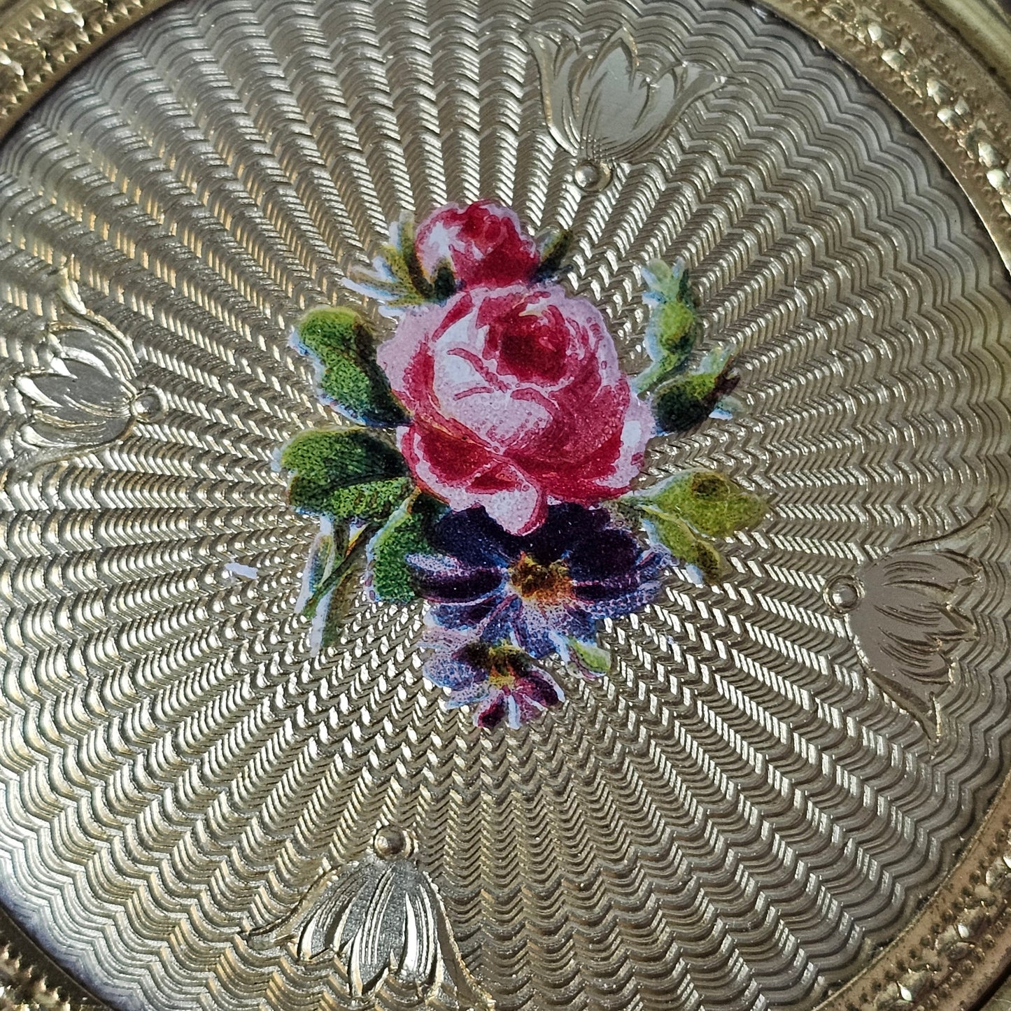 1950s/60s gold-tone mini powder compact with rose transfer design