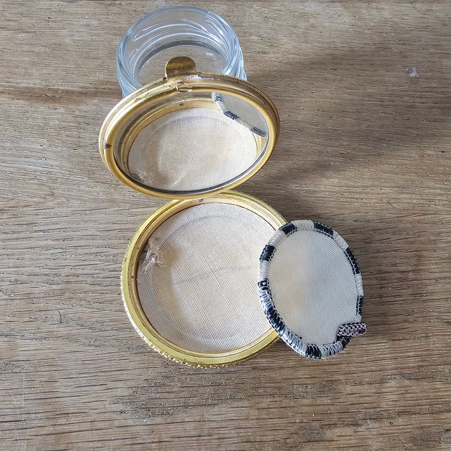 1950s/60s gold-tone mini powder compact with rose transfer design