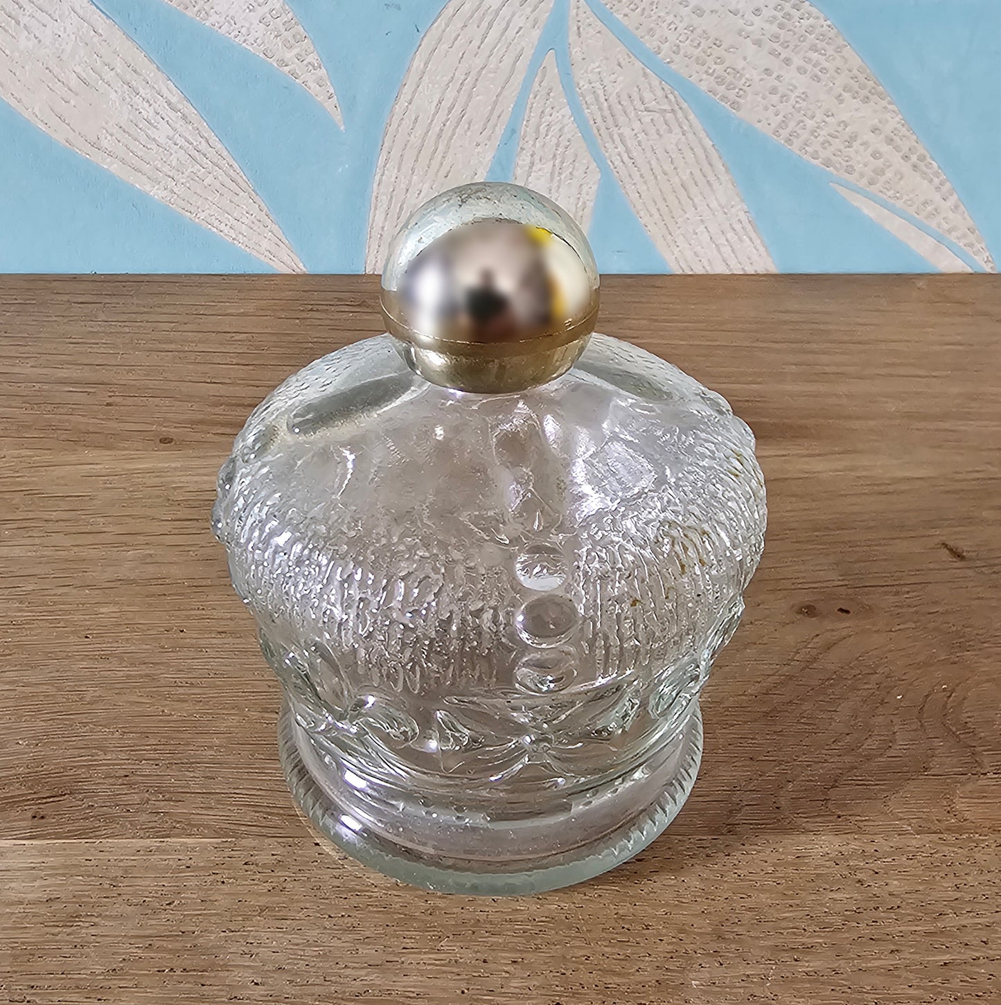 1960s/70s fleur-de-lys moulded glass perfume bottle with gold-tone screw top