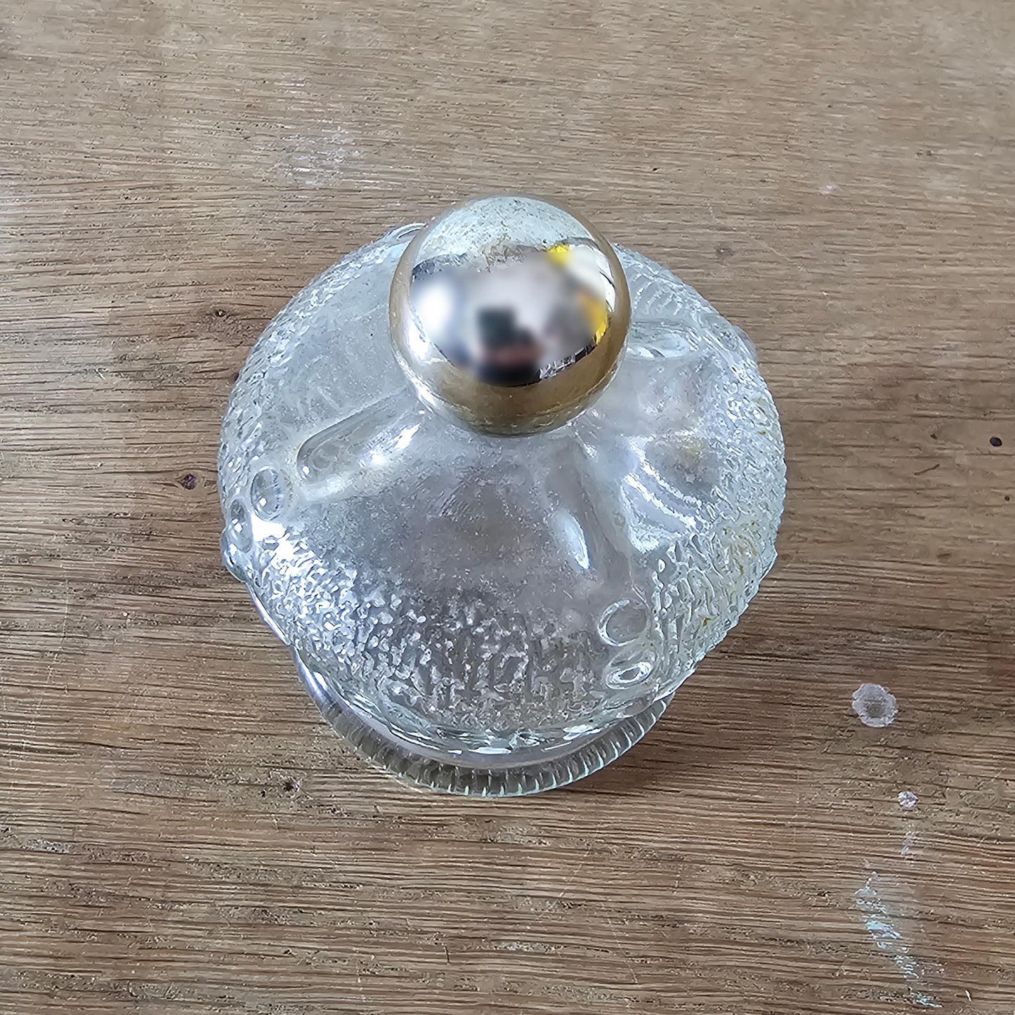 1960s/70s fleur-de-lys moulded glass perfume bottle with gold-tone screw top
